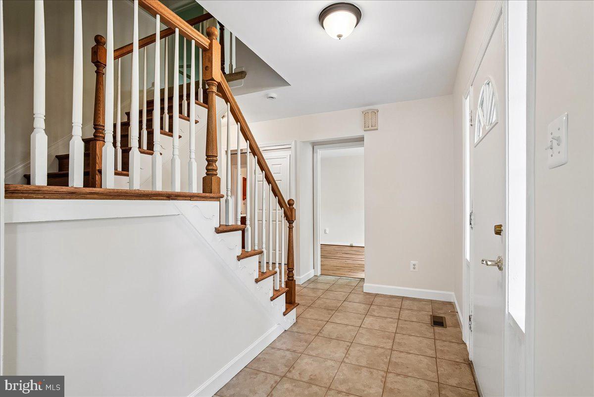 3215 AMBERLEY LANE