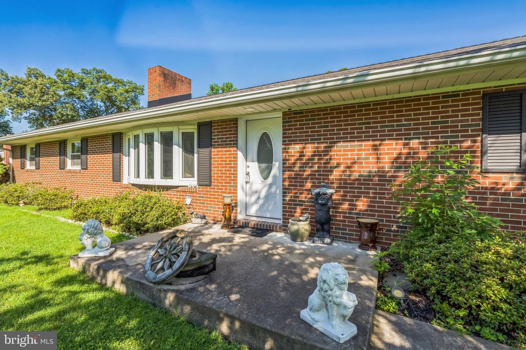 Photo of 931 Oakdale Circle, MILLERSVILLE, MD 21108 (MLS # MDAA2114820)