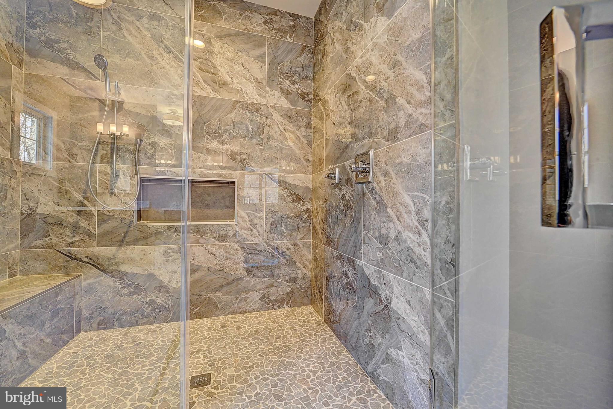 VIENNA WOODS - Residential