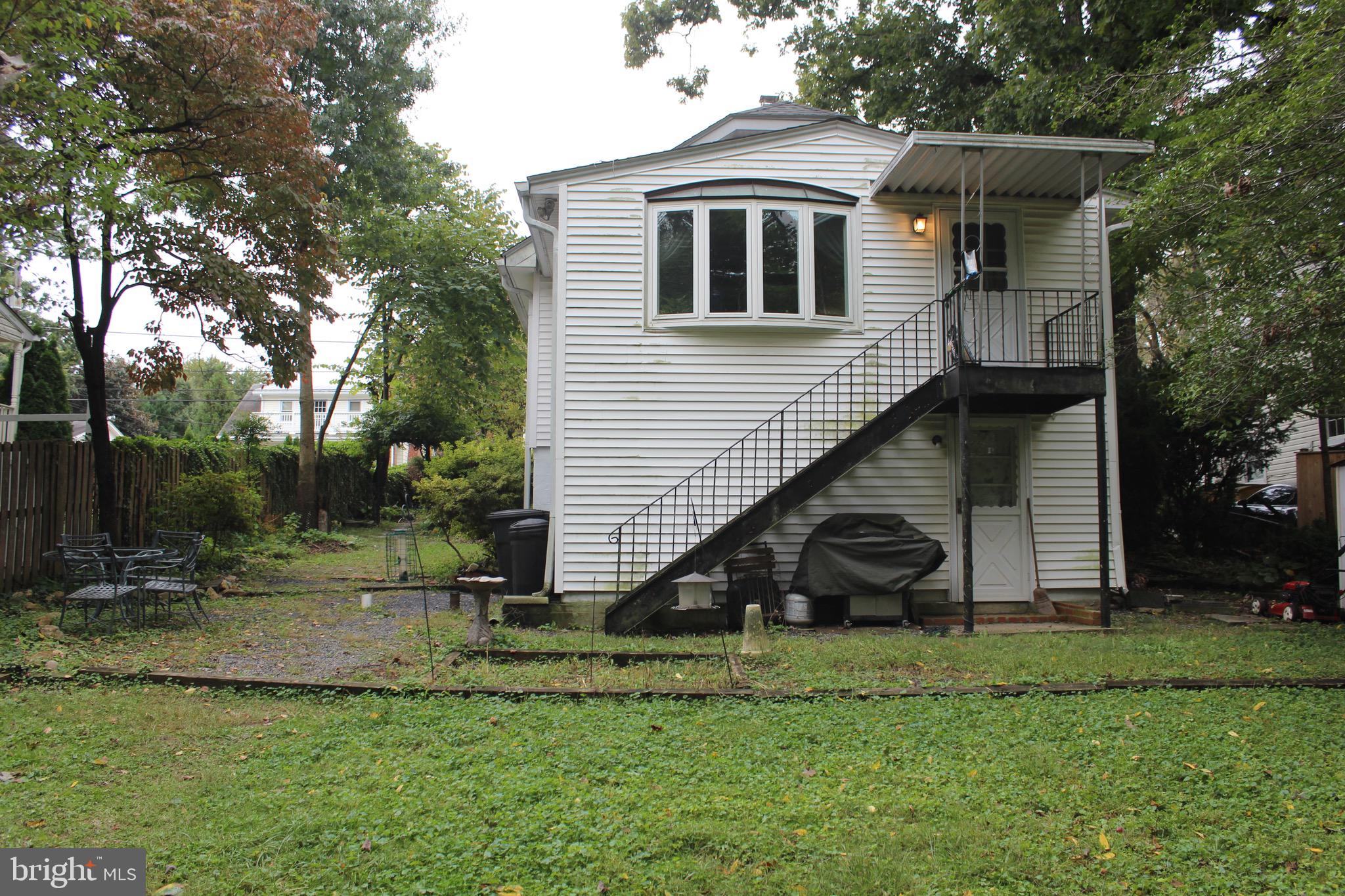 HOLLYWOOD PARK - Residential Lease