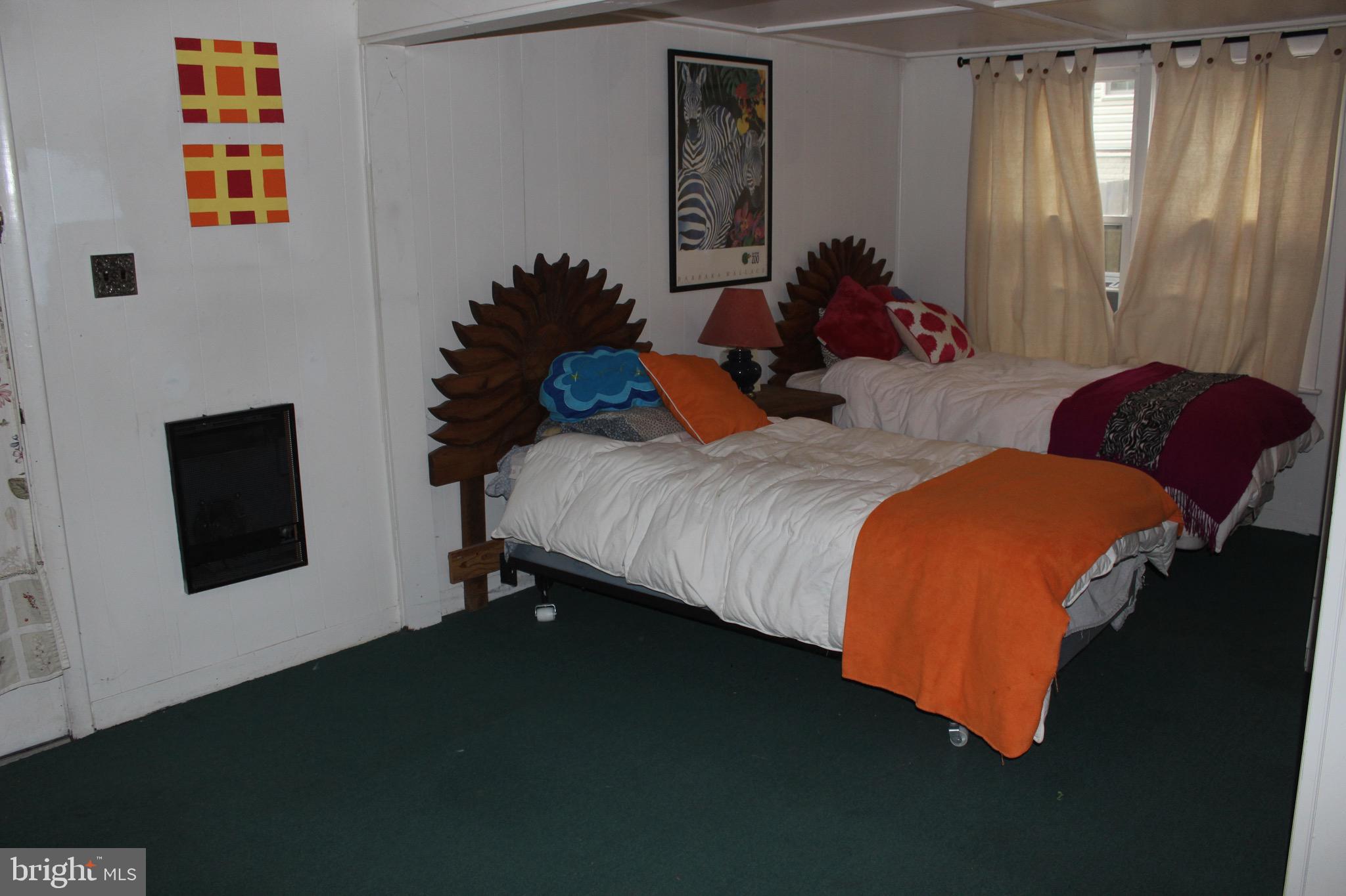 HOLLYWOOD PARK - Residential Lease