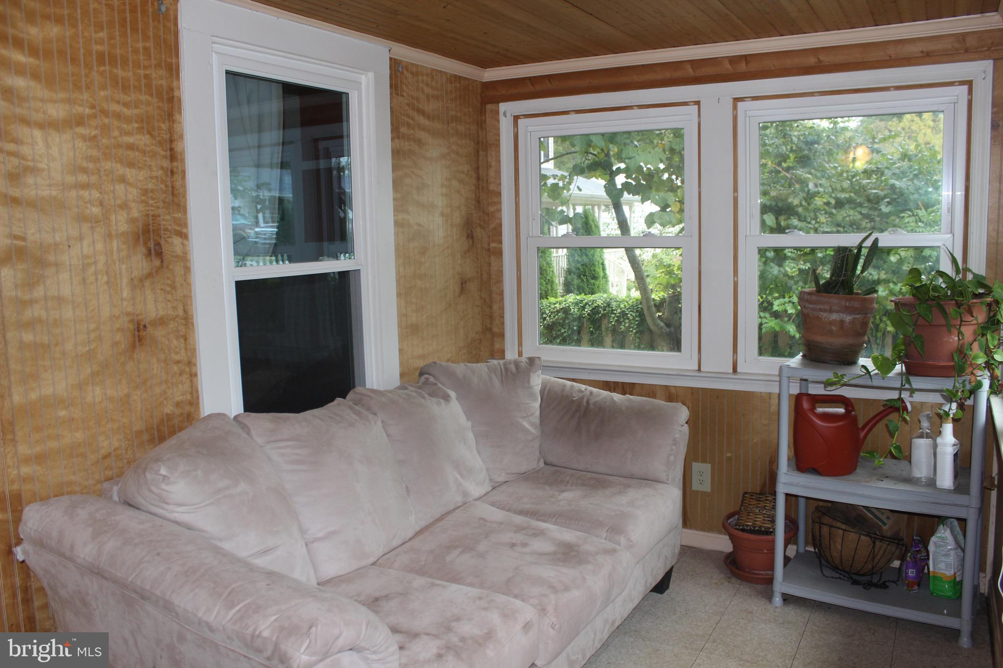 HOLLYWOOD PARK - Residential Lease