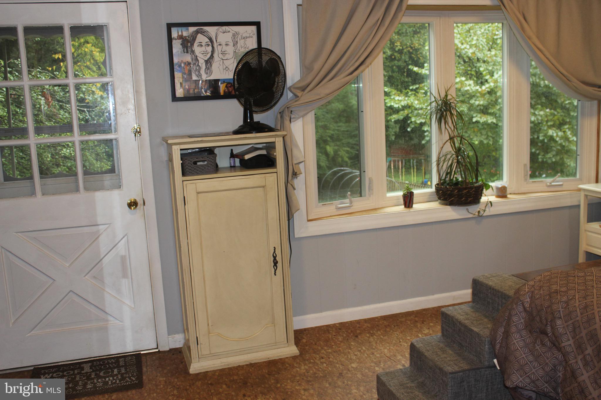 HOLLYWOOD PARK - Residential Lease