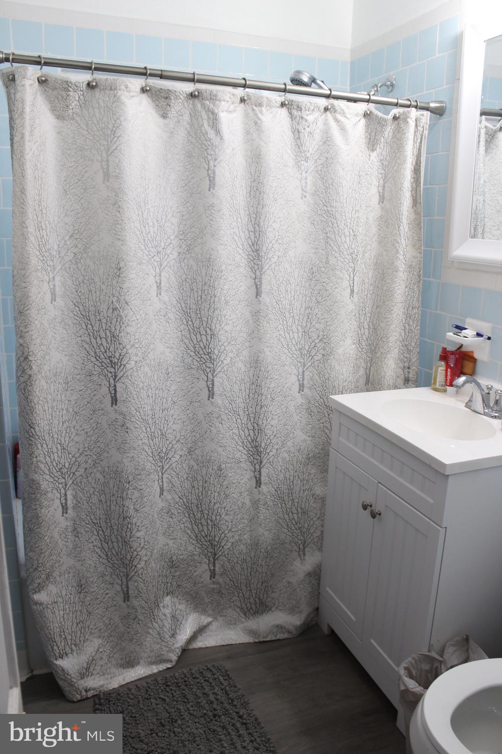 HOLLYWOOD PARK - Residential Lease