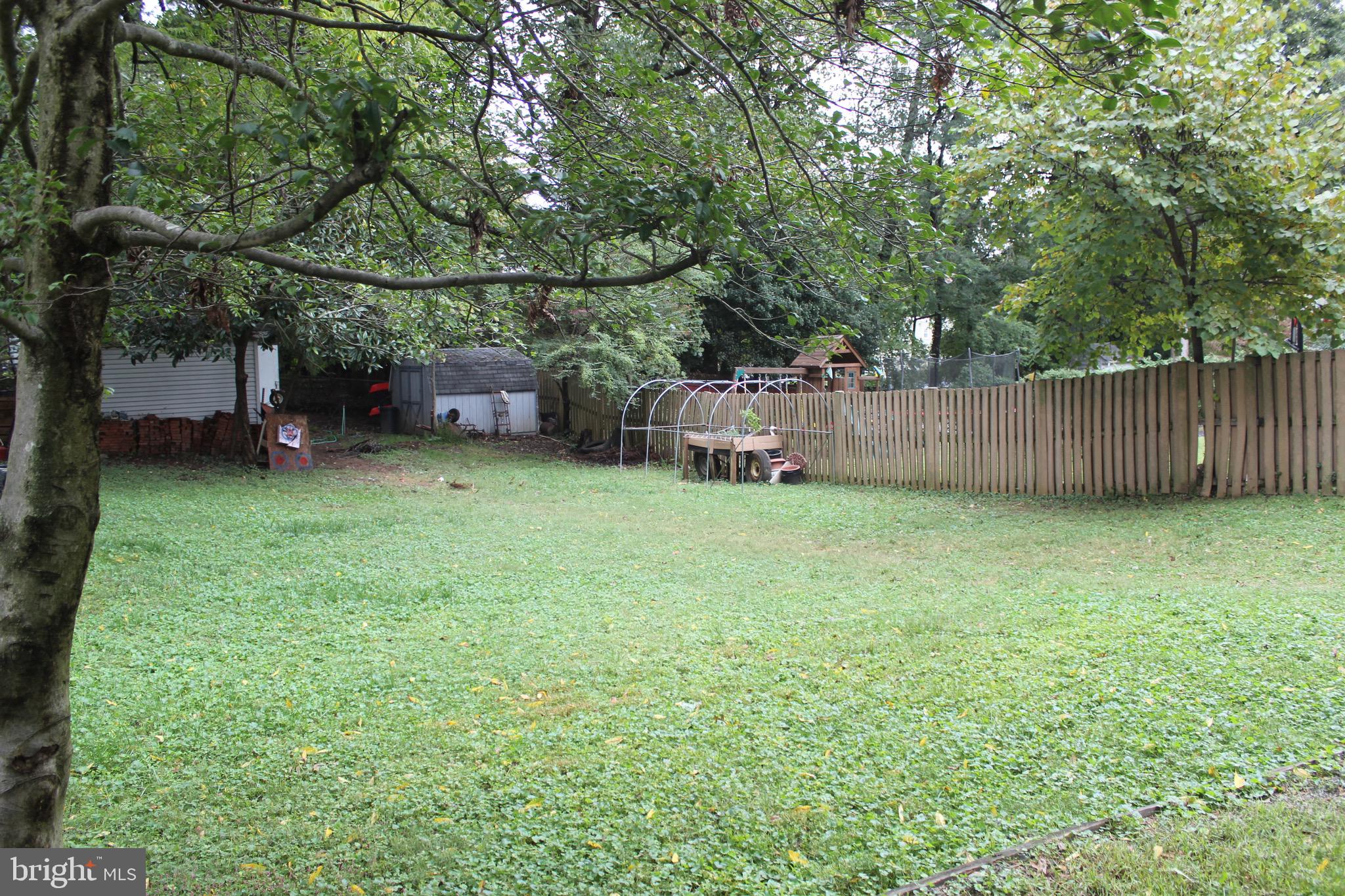 HOLLYWOOD PARK - Residential Lease