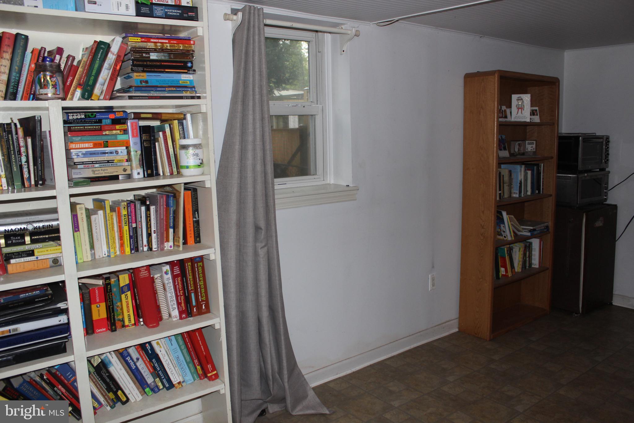 HOLLYWOOD PARK - Residential Lease