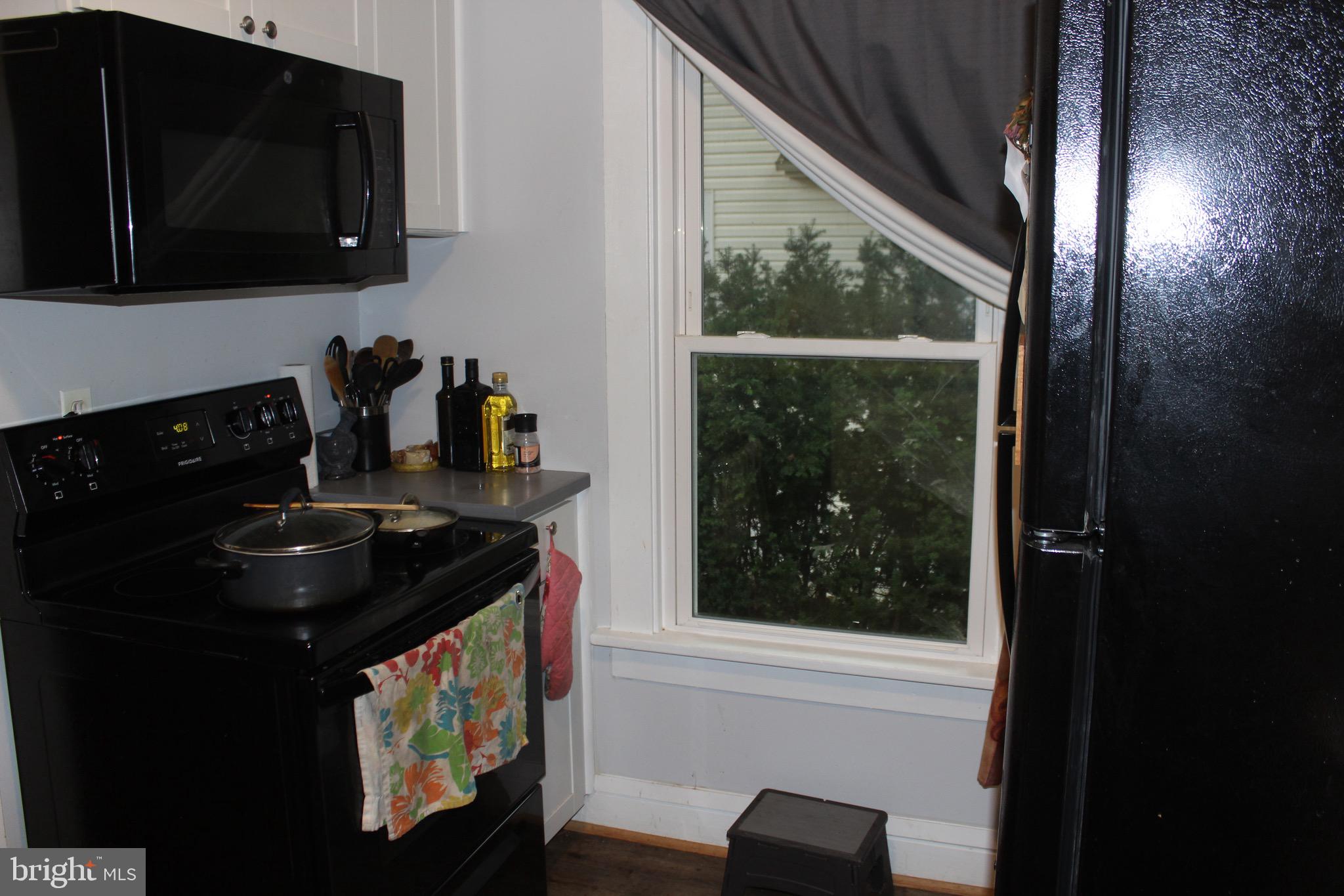 HOLLYWOOD PARK - Residential Lease