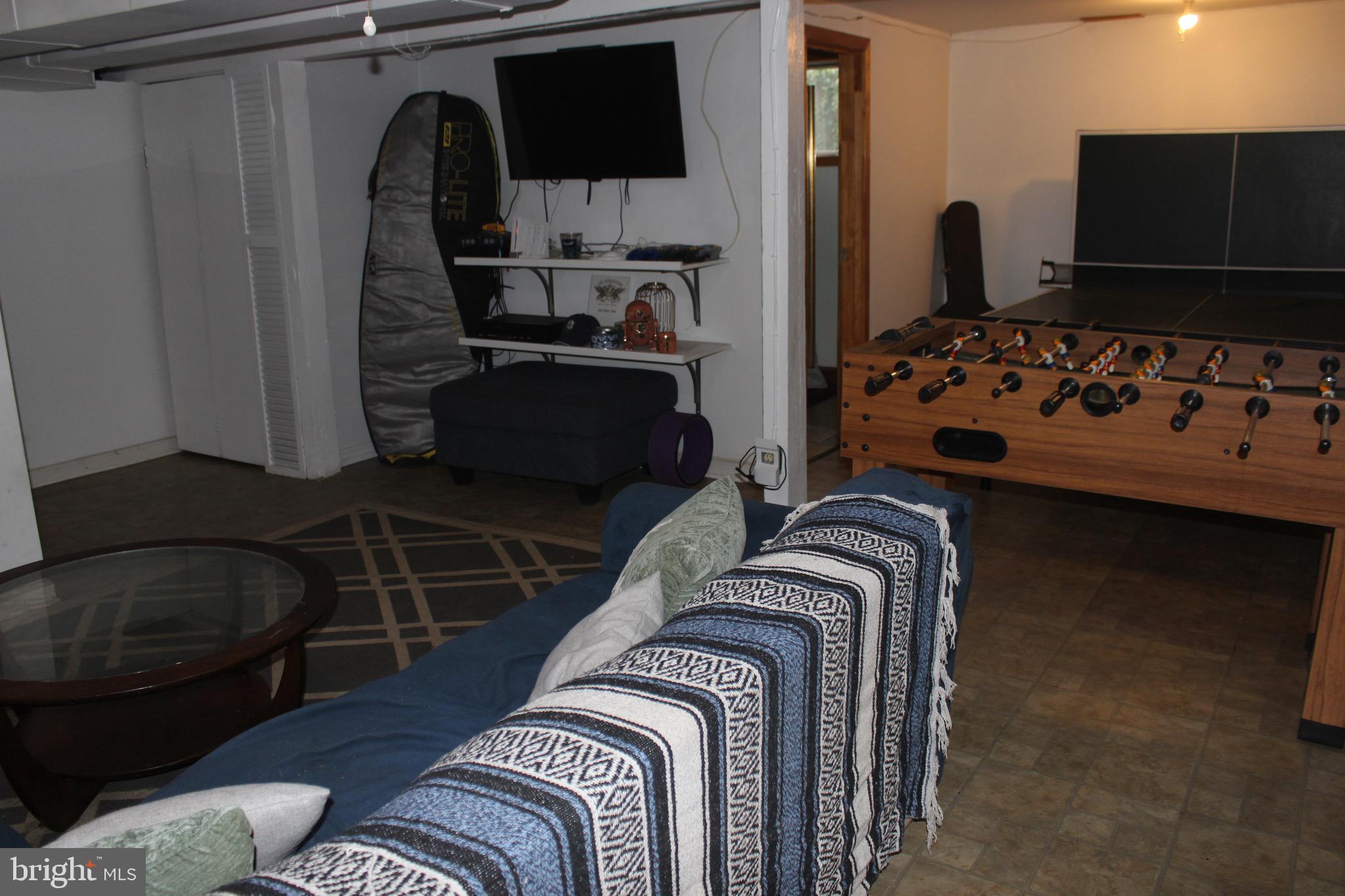 HOLLYWOOD PARK - Residential Lease