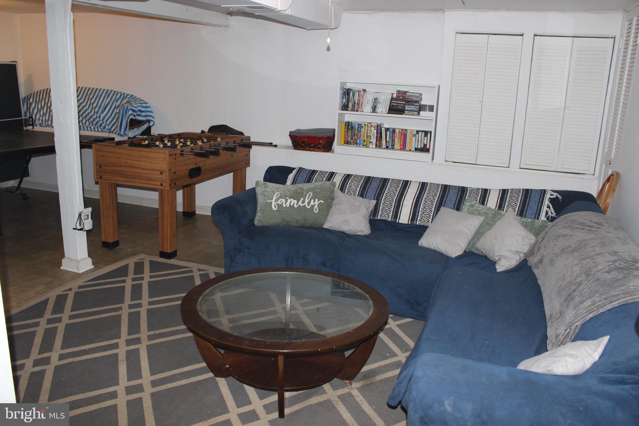 HOLLYWOOD PARK - Residential Lease