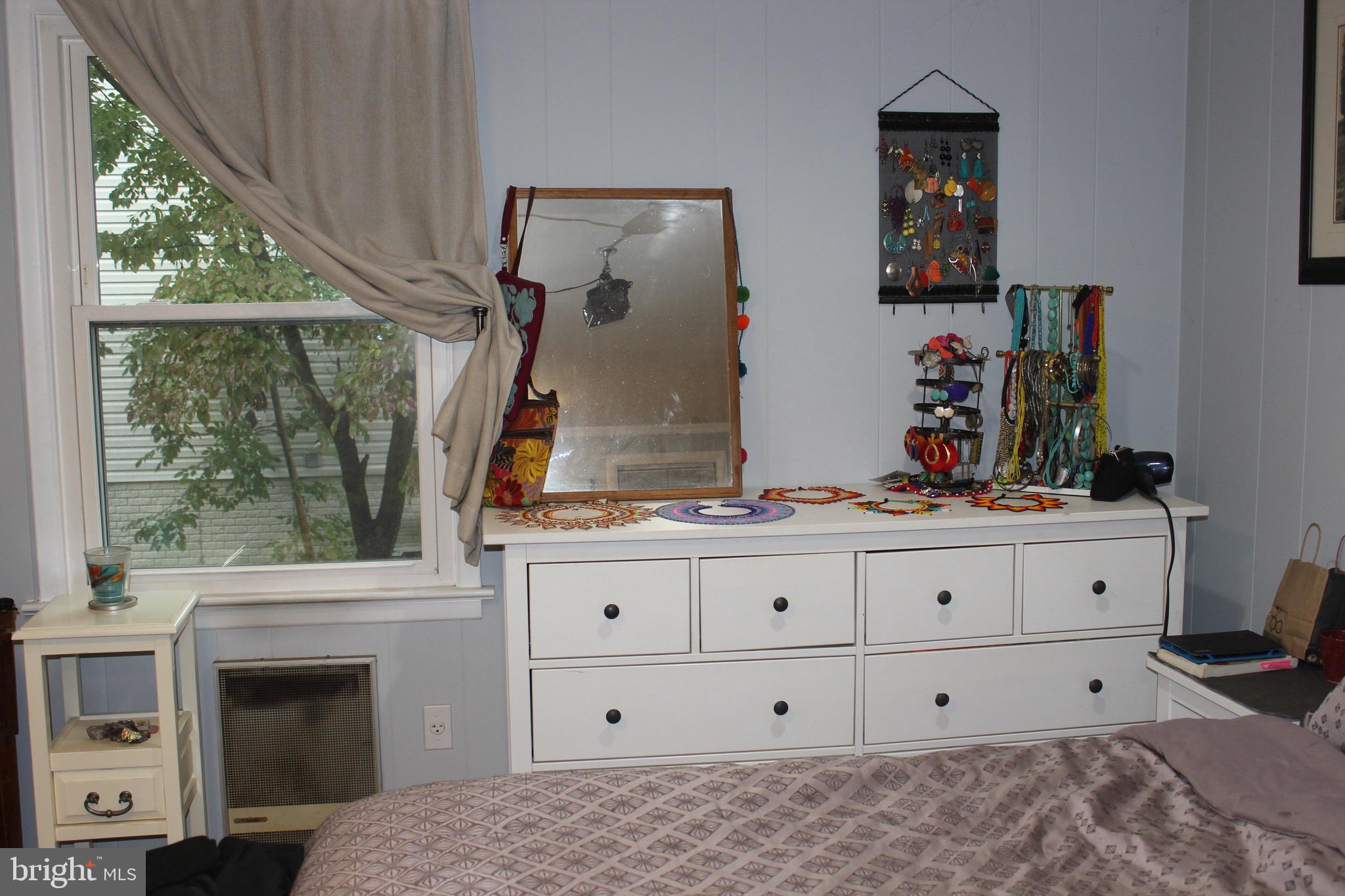 HOLLYWOOD PARK - Residential Lease