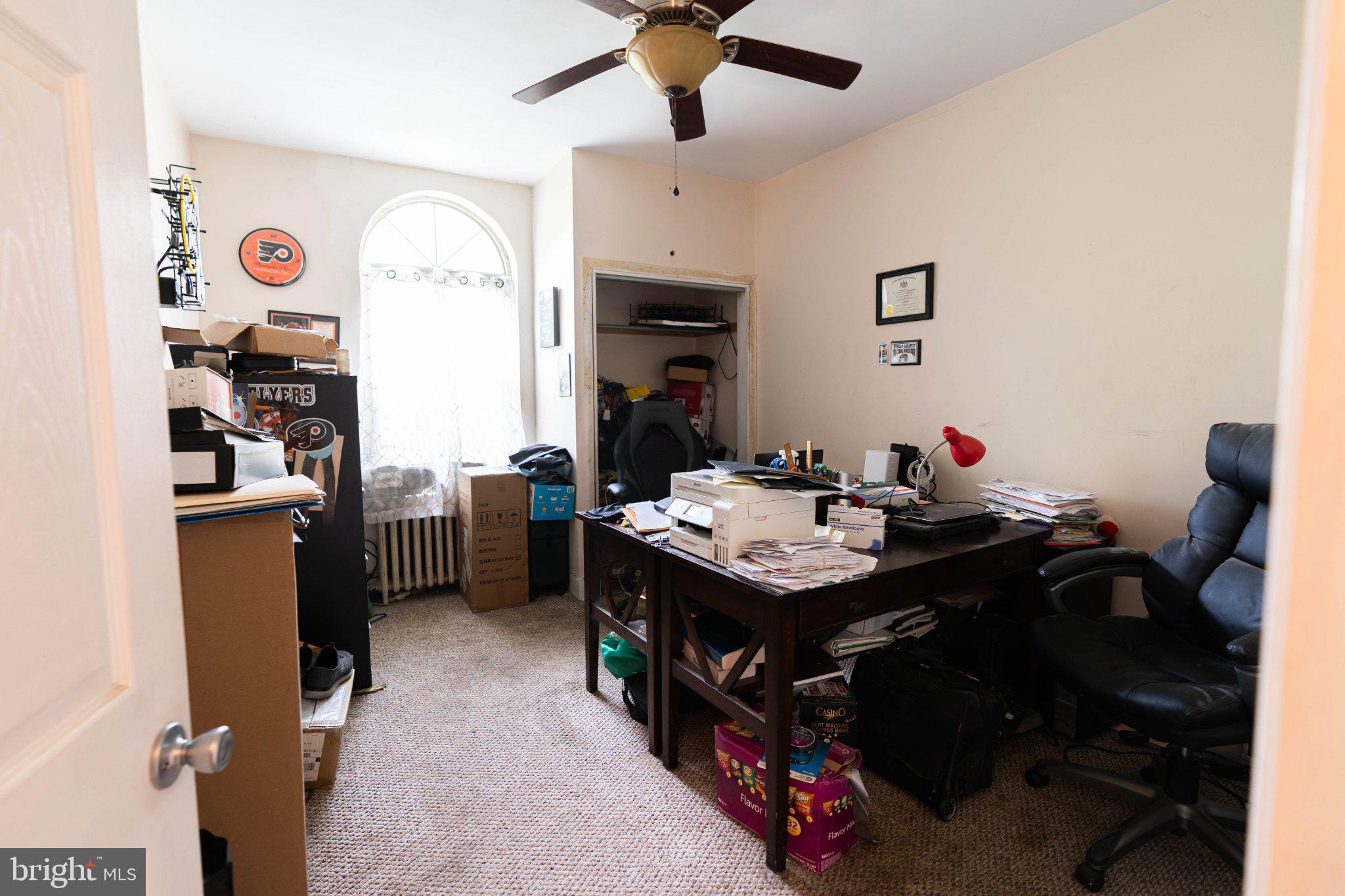 QUEEN VILLAGE - Residential