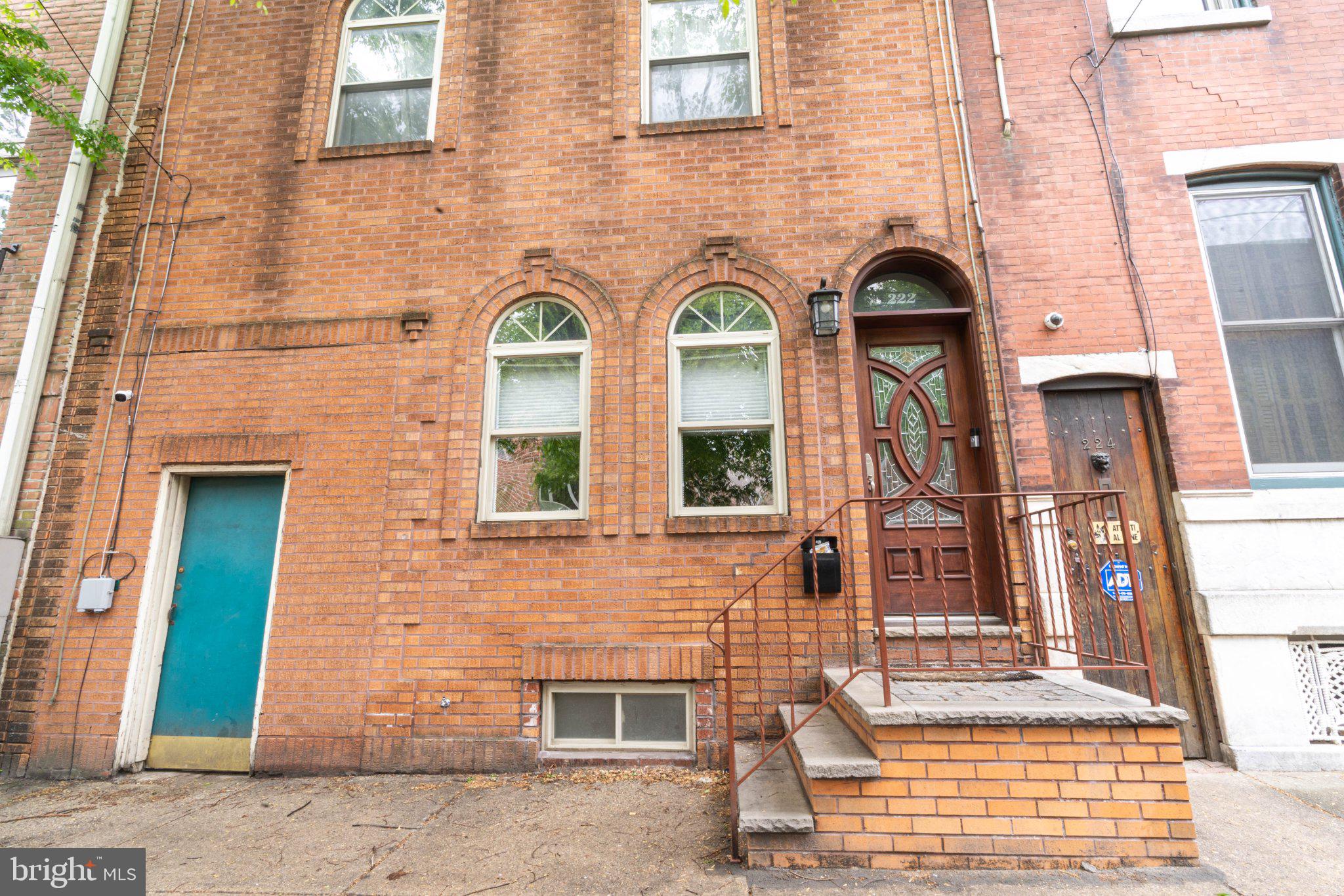 QUEEN VILLAGE - Residential