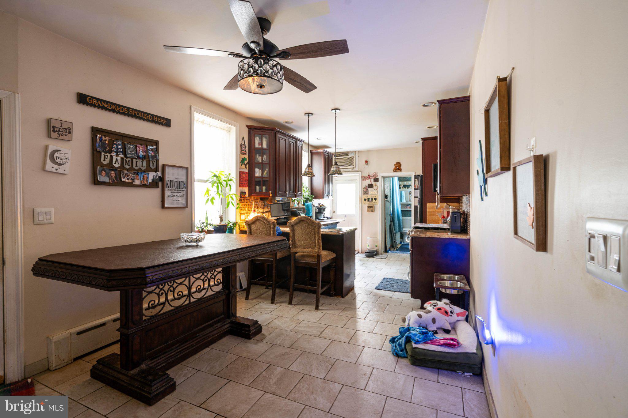 QUEEN VILLAGE - Residential