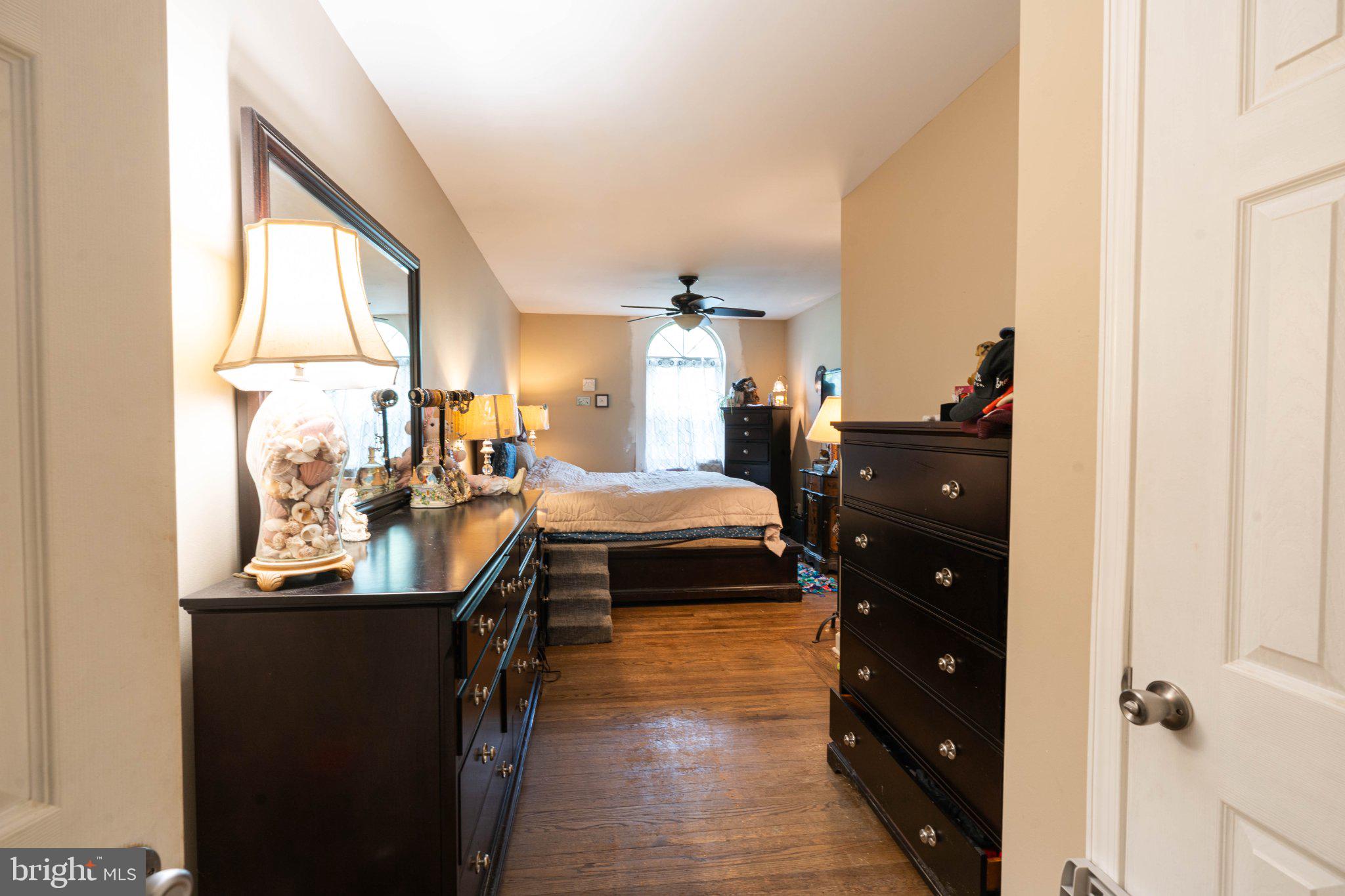 QUEEN VILLAGE - Residential
