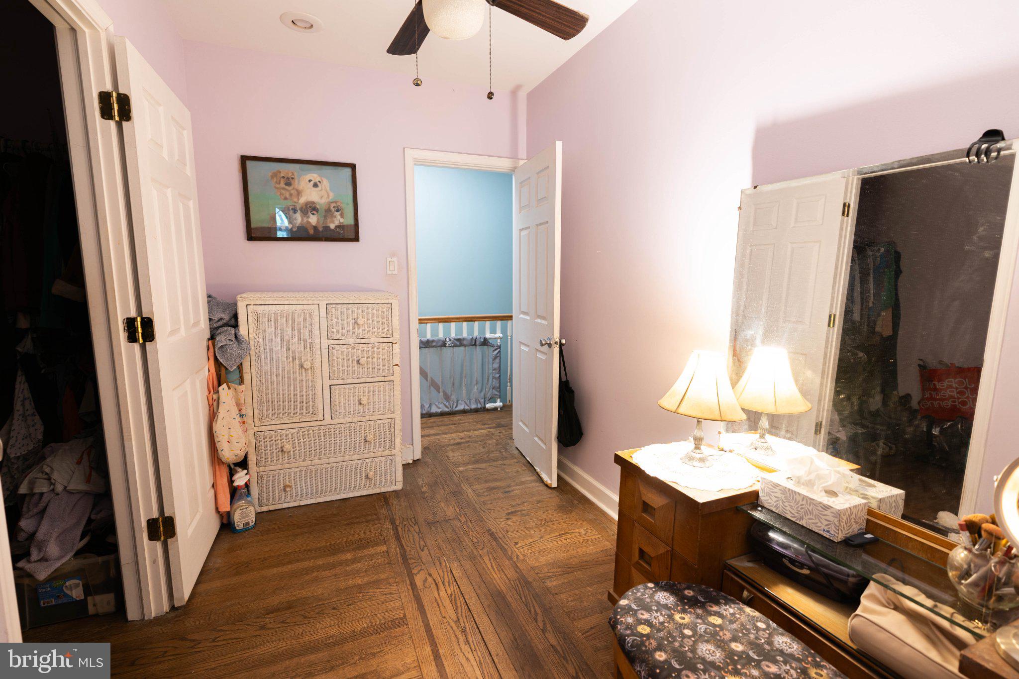 QUEEN VILLAGE - Residential