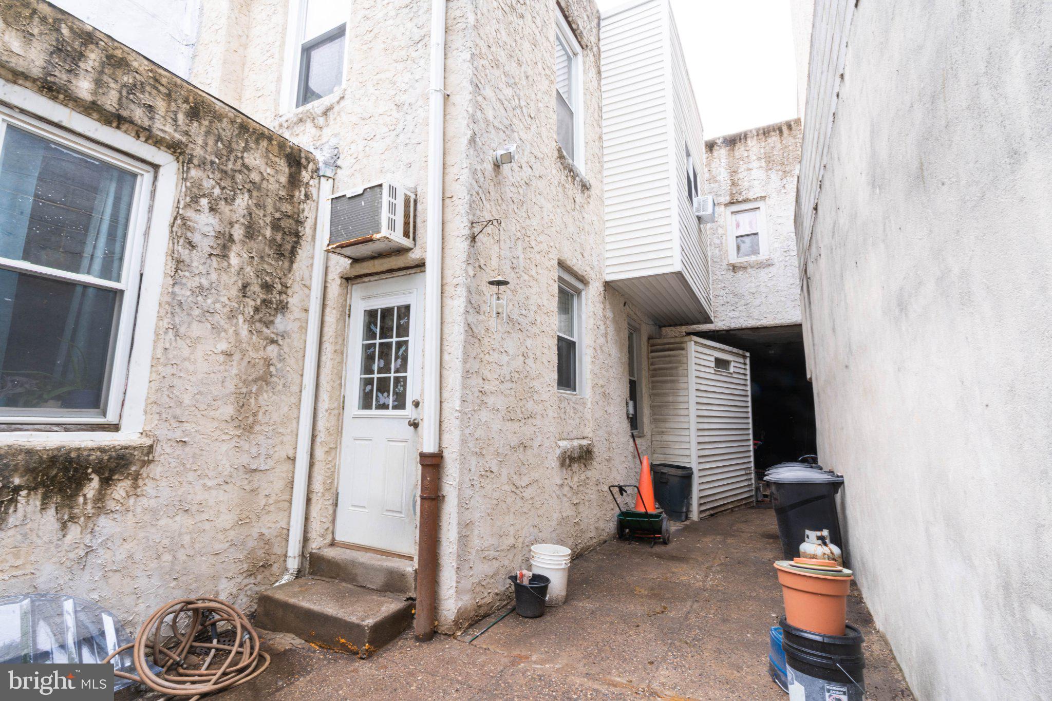 QUEEN VILLAGE - Residential