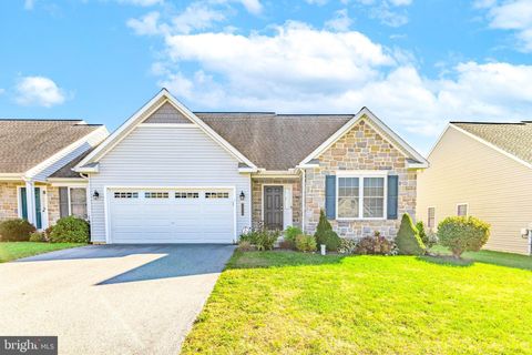 Townhouse For Sale - 5256 Stonefield Drive<br/> Lancaster County, MOUNT JOY, PA 17552