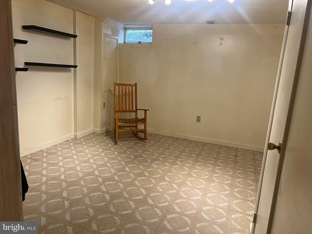 Photo of 11822 Ashbrook Court, GERMANTOWN, MD 20876 (MLS # MDMC2202914)