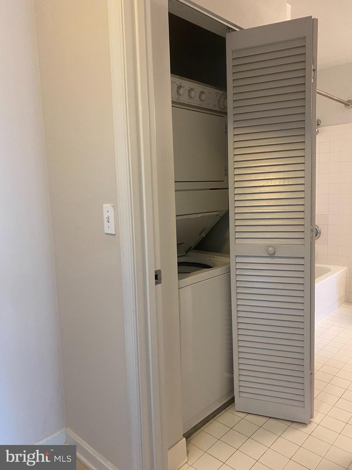 PIERSIDE AT HARBORVIEW - Residential Lease