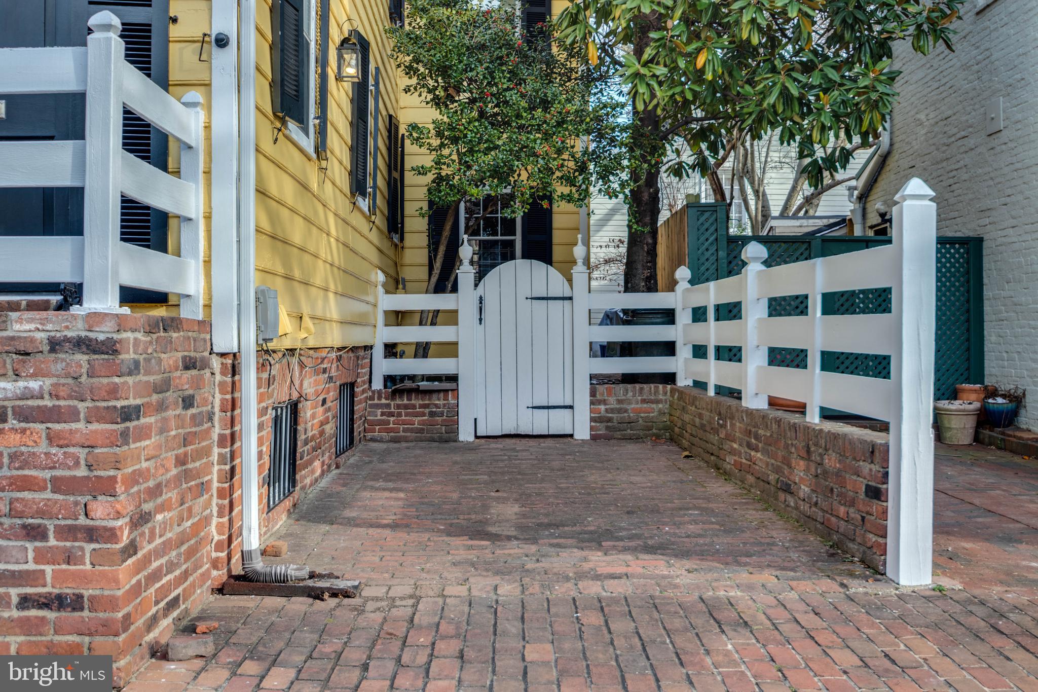 OLD TOWN ALEXANDRIA - Residential