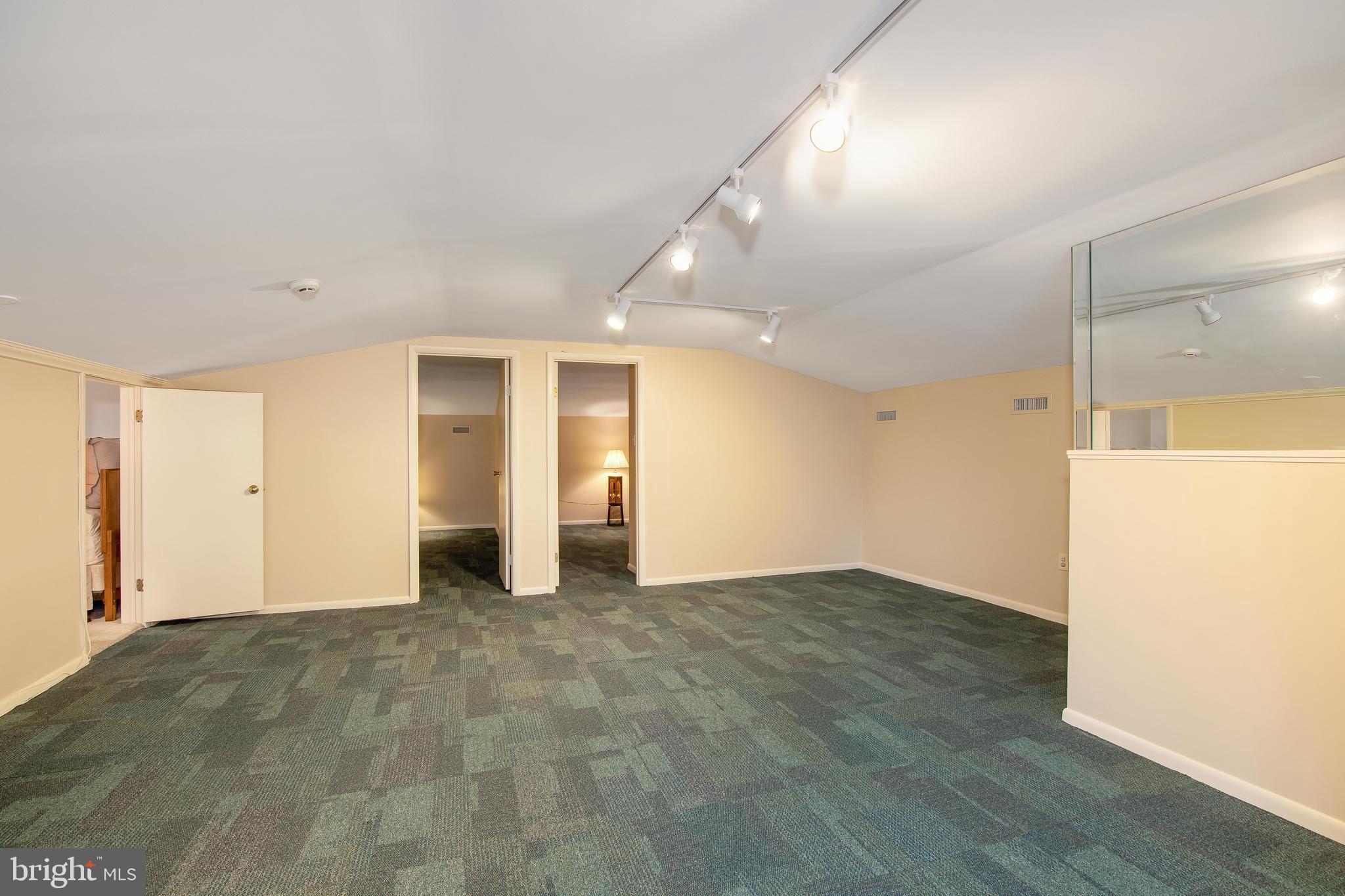 HUNTINGDON VALLEY - Residential