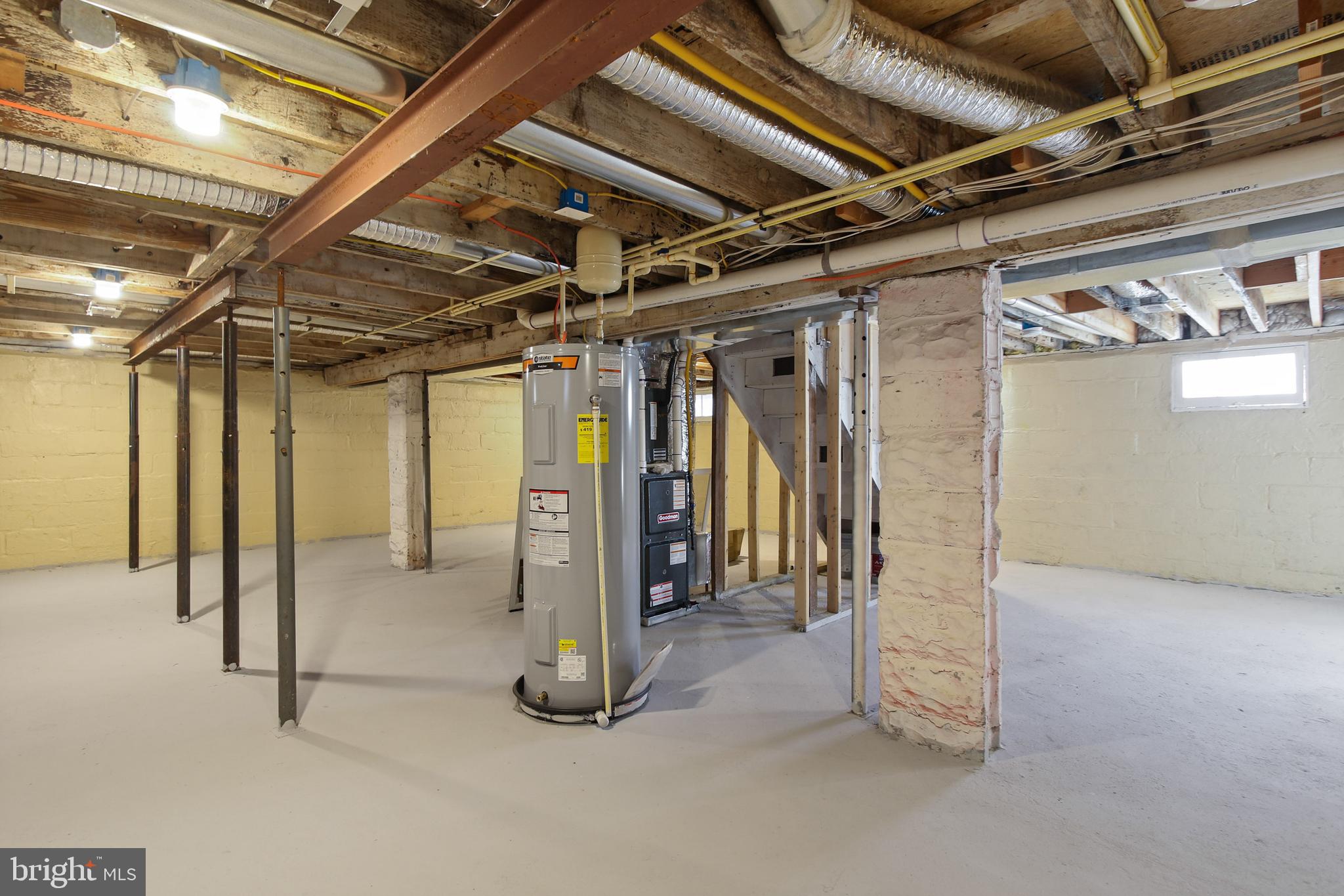 CROMWELL MANOR - Residential Lease