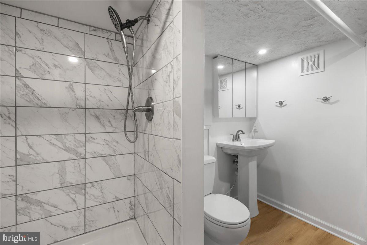 WHITLOCK AVENEUE - Residential