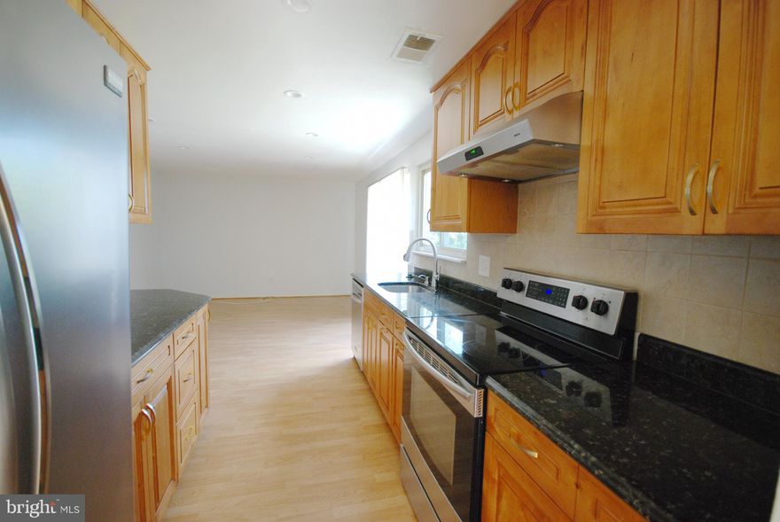 Beautiful SF home located in sought-after Dufief subdivision in Wootton Cluster.. This house has amazing gourmet kitchen, up-dated: all bathrooms, windows, appliances, floors and more. hardwood floor throughout. 2-car garage. Stainless steel appliances, separate laundry room and much more.  Safe, quiet and convenient location. Owners require min. 2-Year Lease. Good credit scores required.