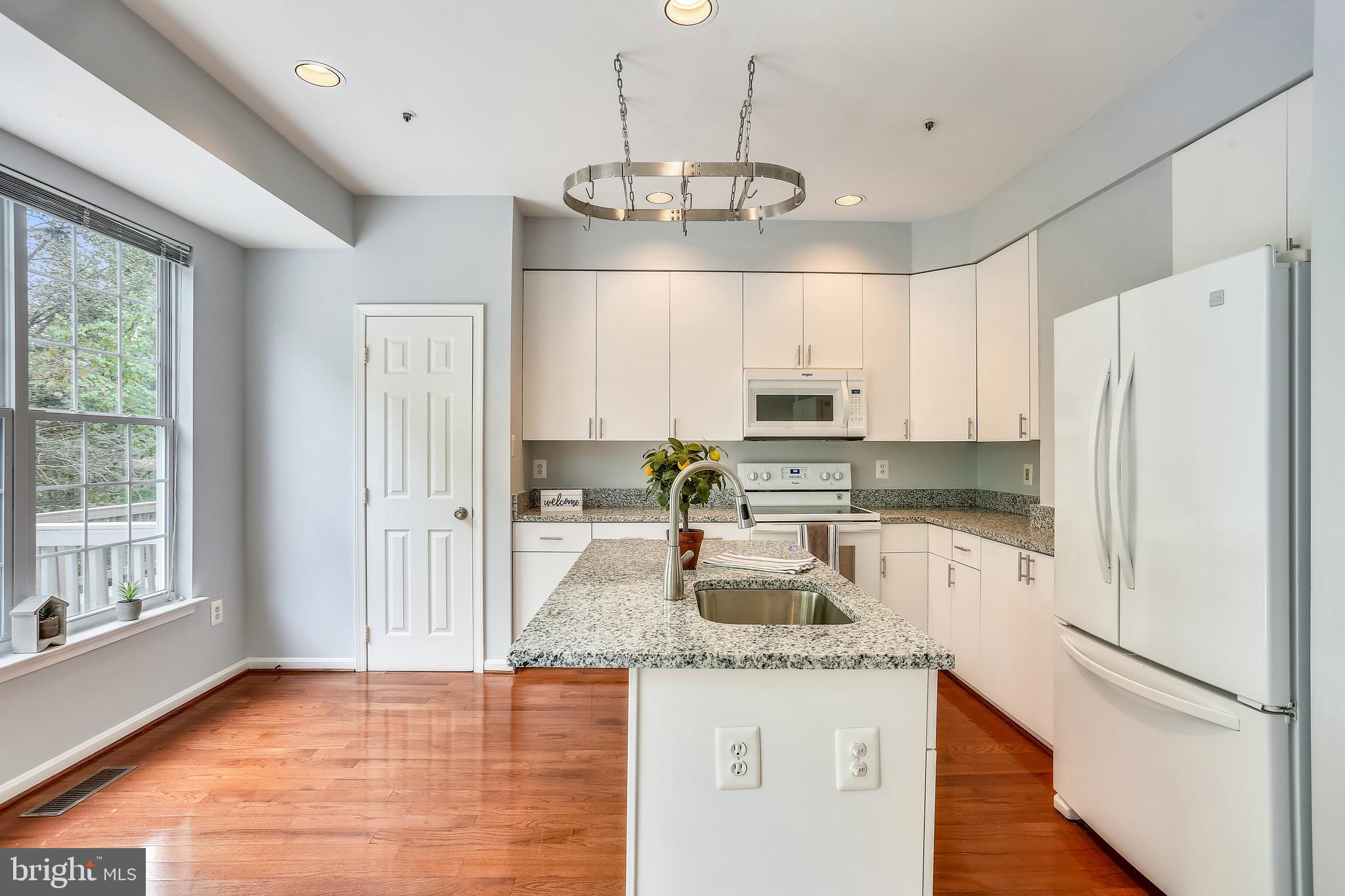 RIDGEFIELD - Residential