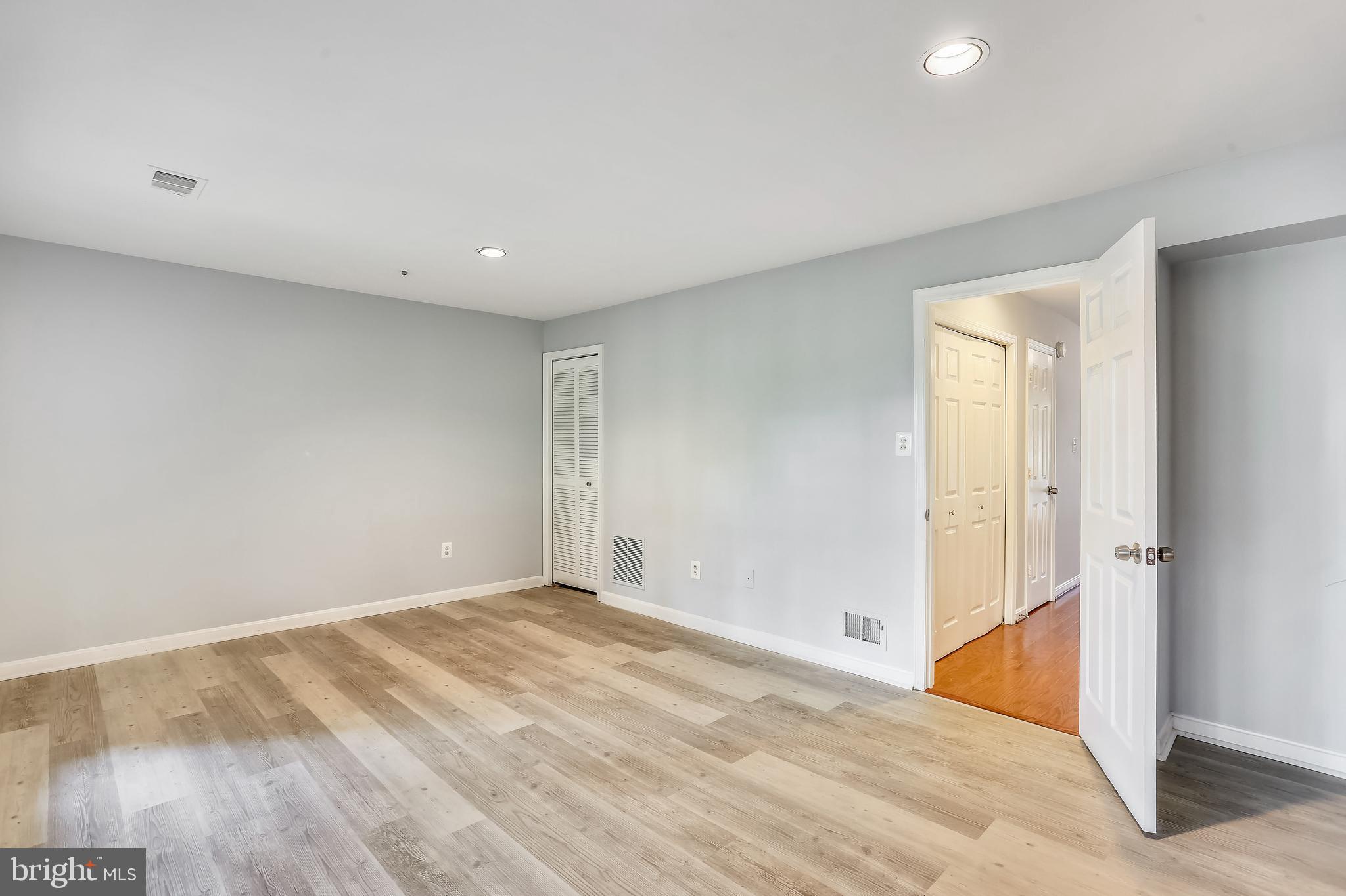 RIDGEFIELD - Residential