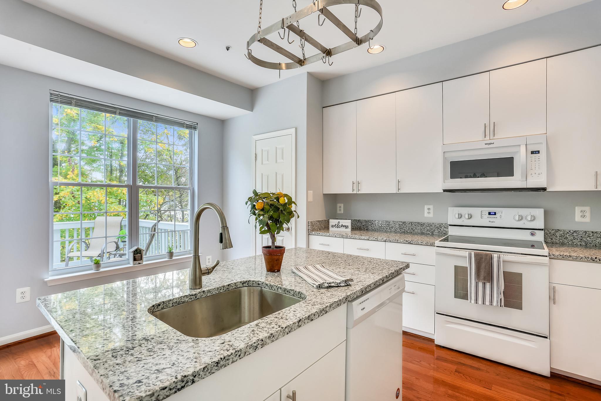 RIDGEFIELD - Residential