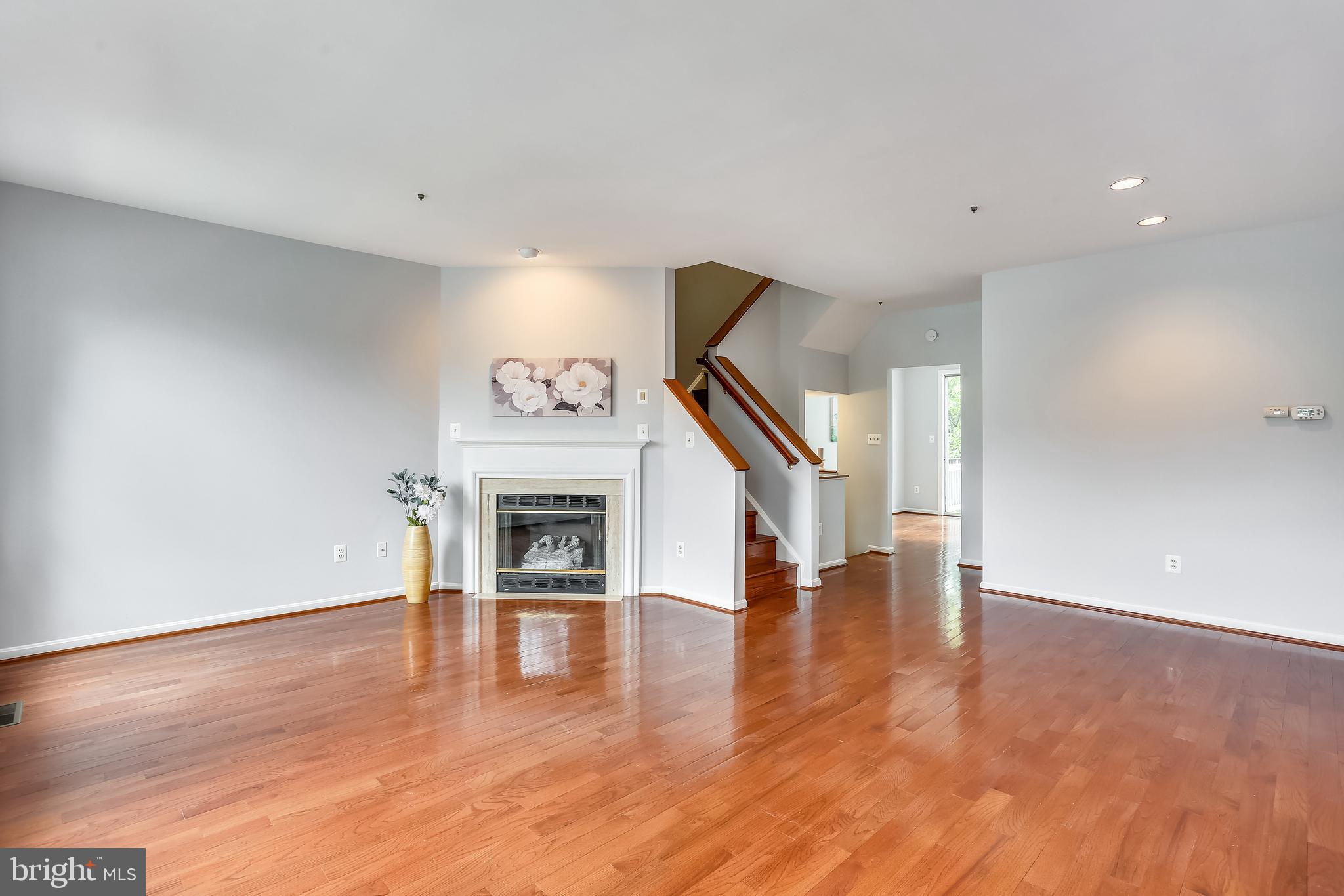 RIDGEFIELD - Residential