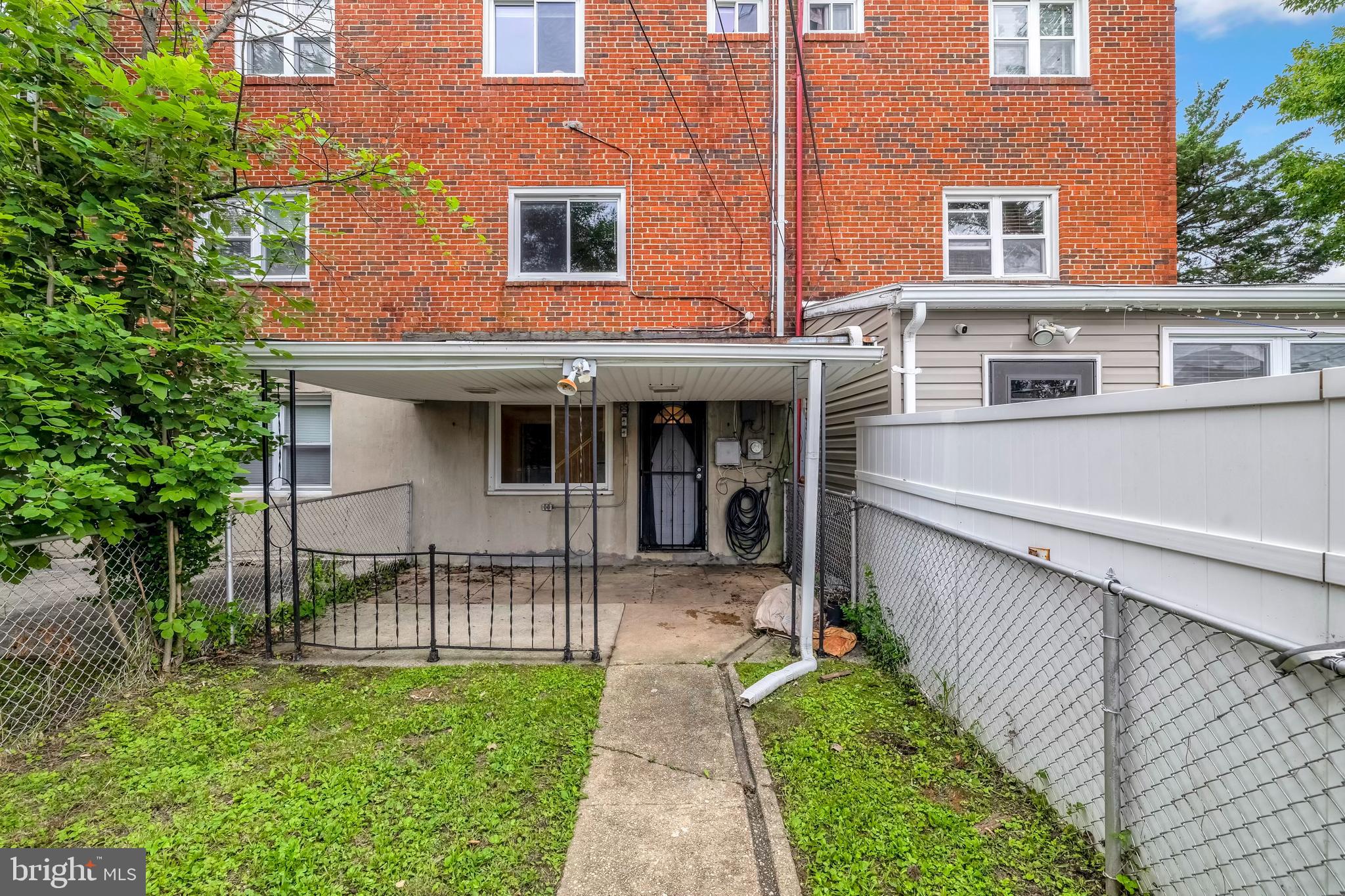 HILLENDALE - Residential Lease