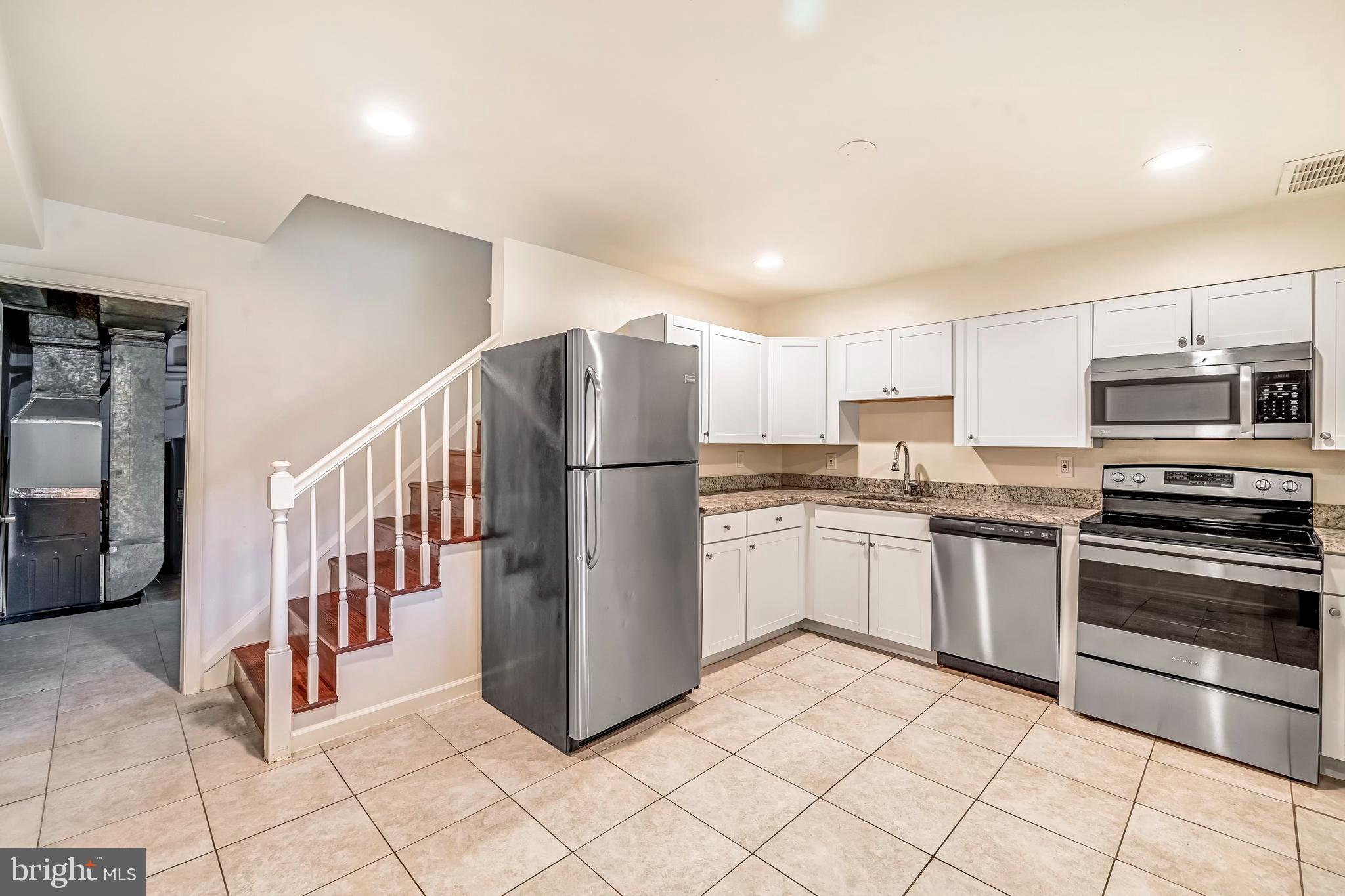 HILLENDALE - Residential Lease