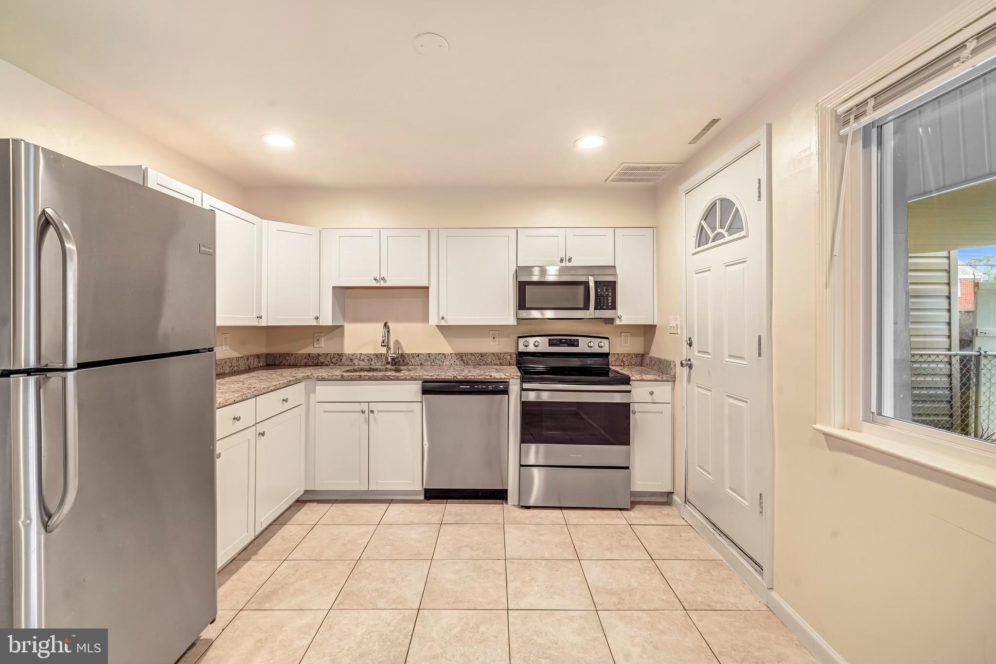 HILLENDALE - Residential Lease