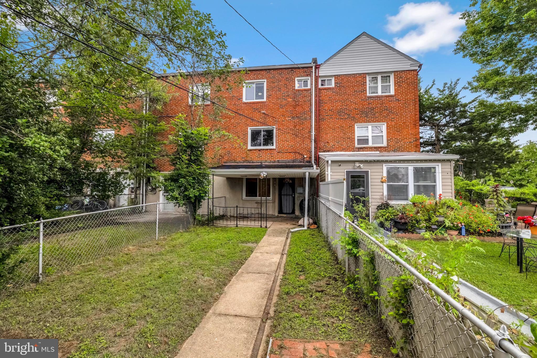 HILLENDALE - Residential Lease