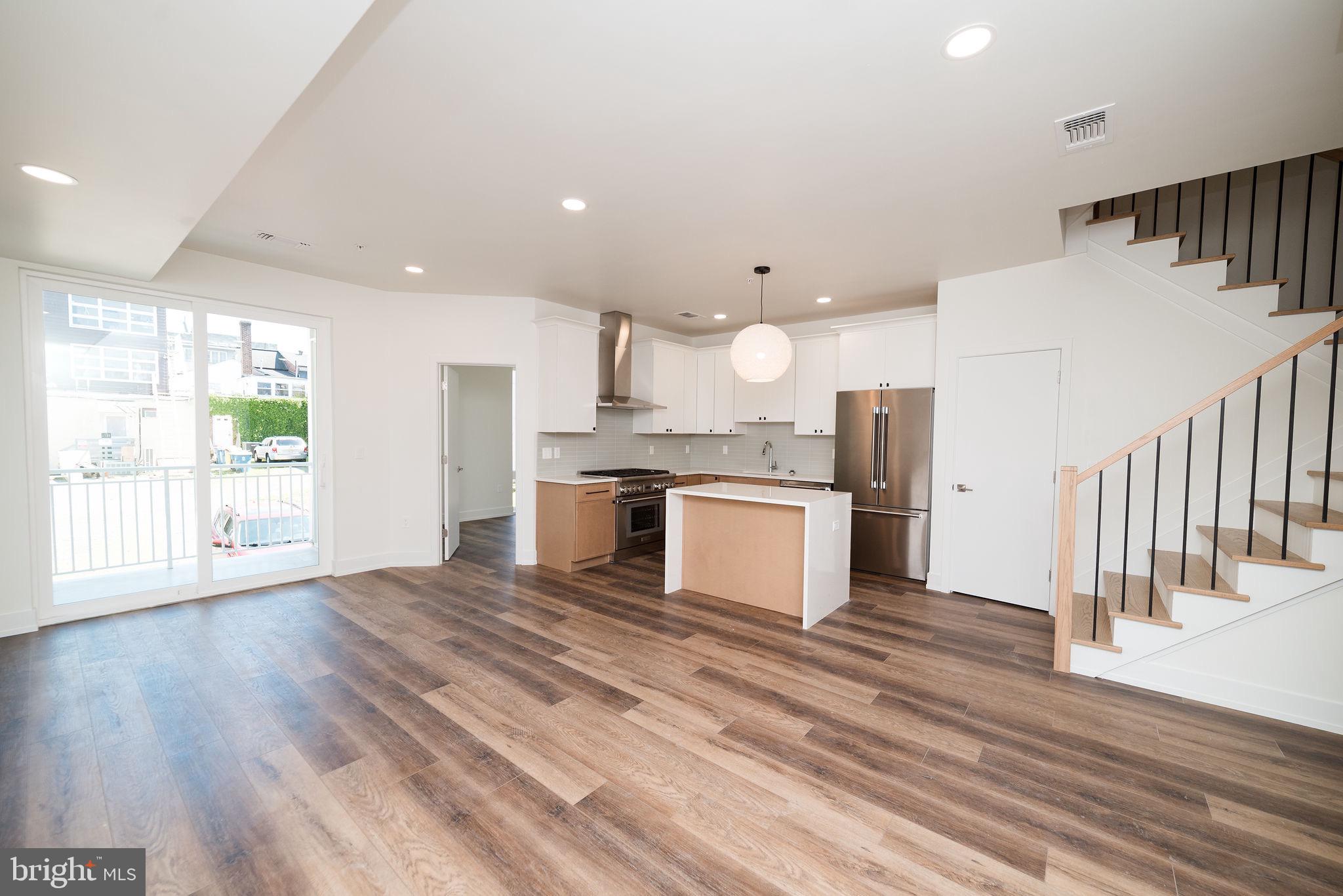 19 LINCOLN COURT 201
