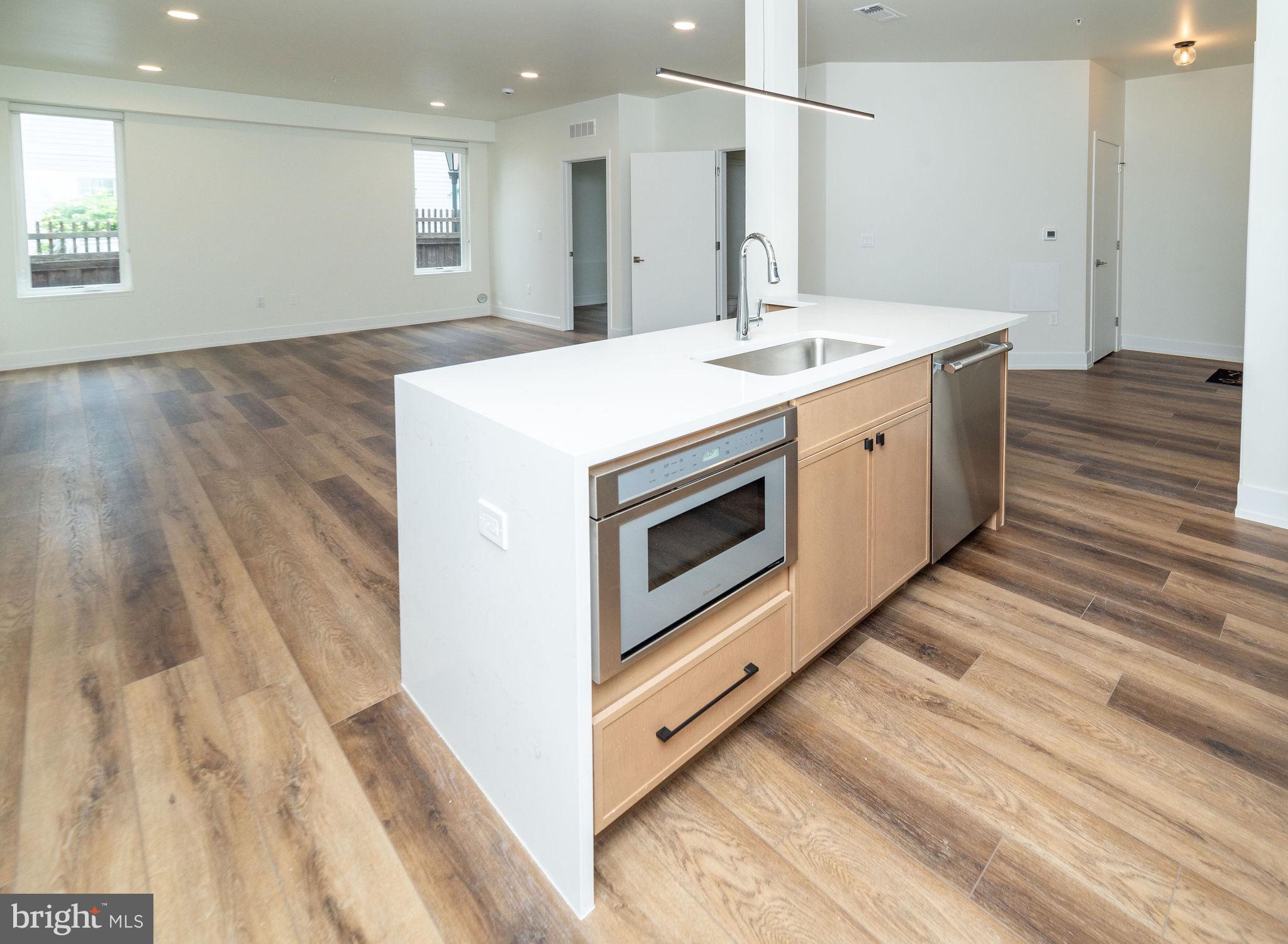 19 LINCOLN COURT 103