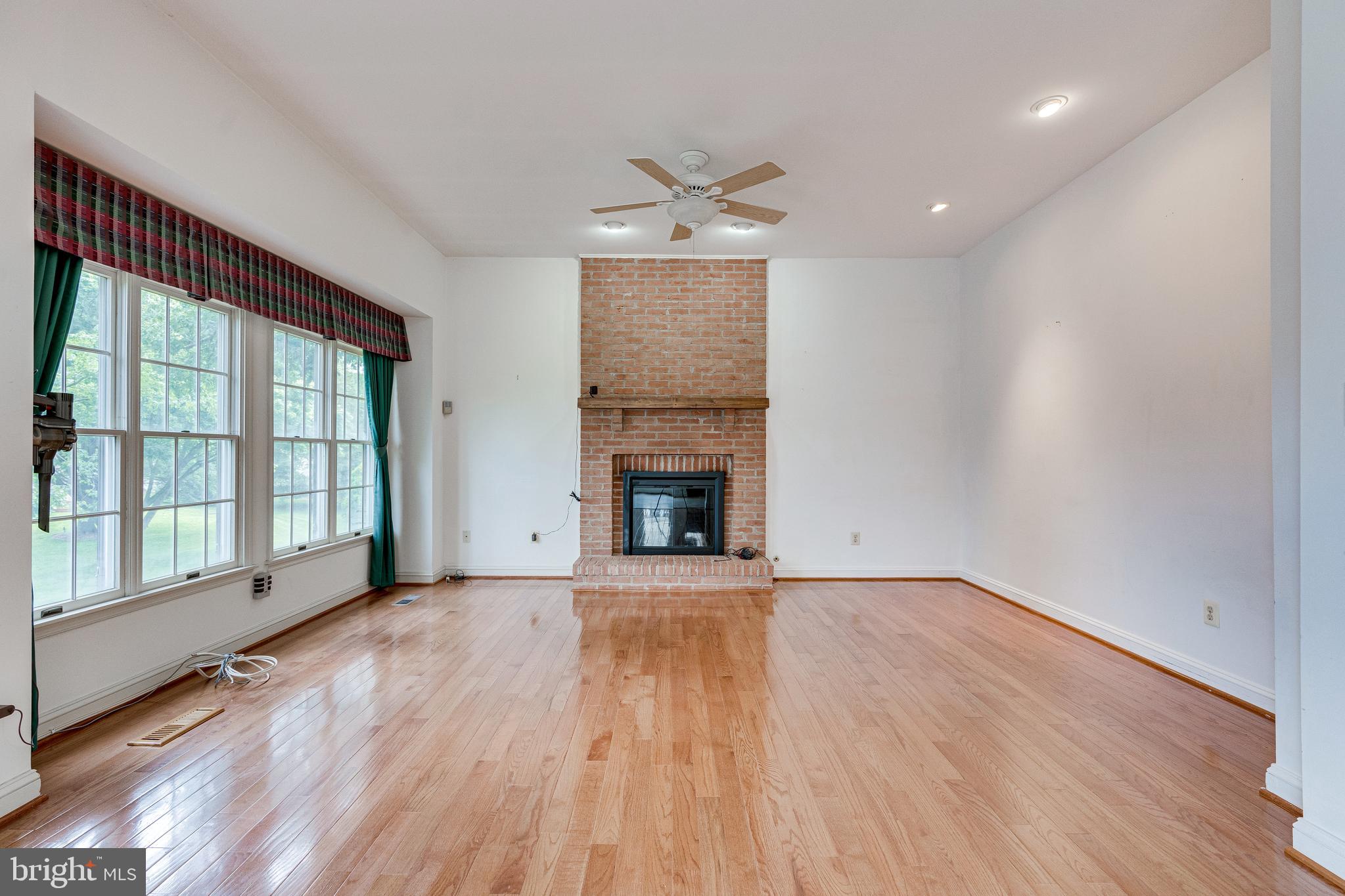 HAMPTON FOREST - Residential