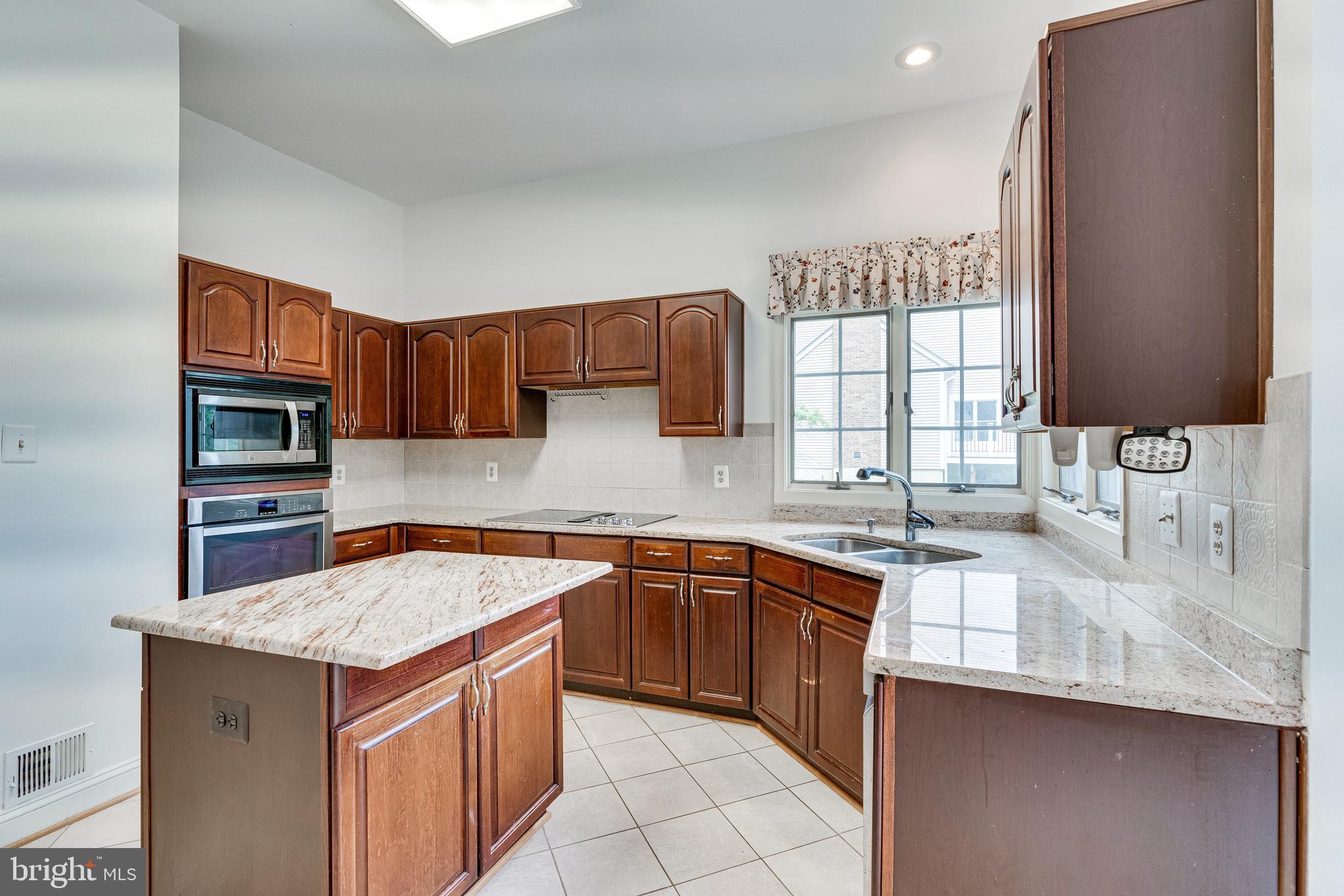 HAMPTON FOREST - Residential