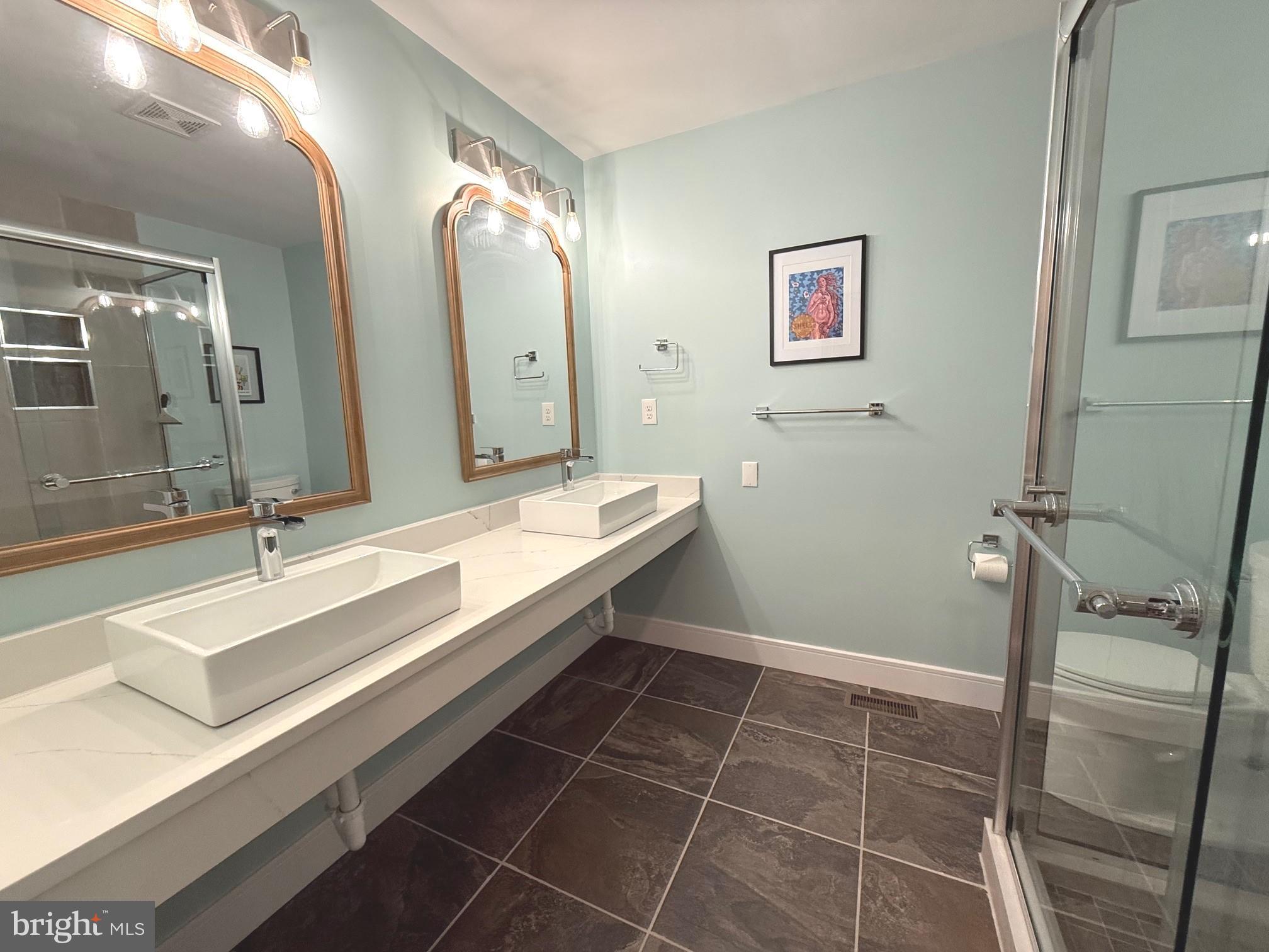 SOCIETY HILL - Residential