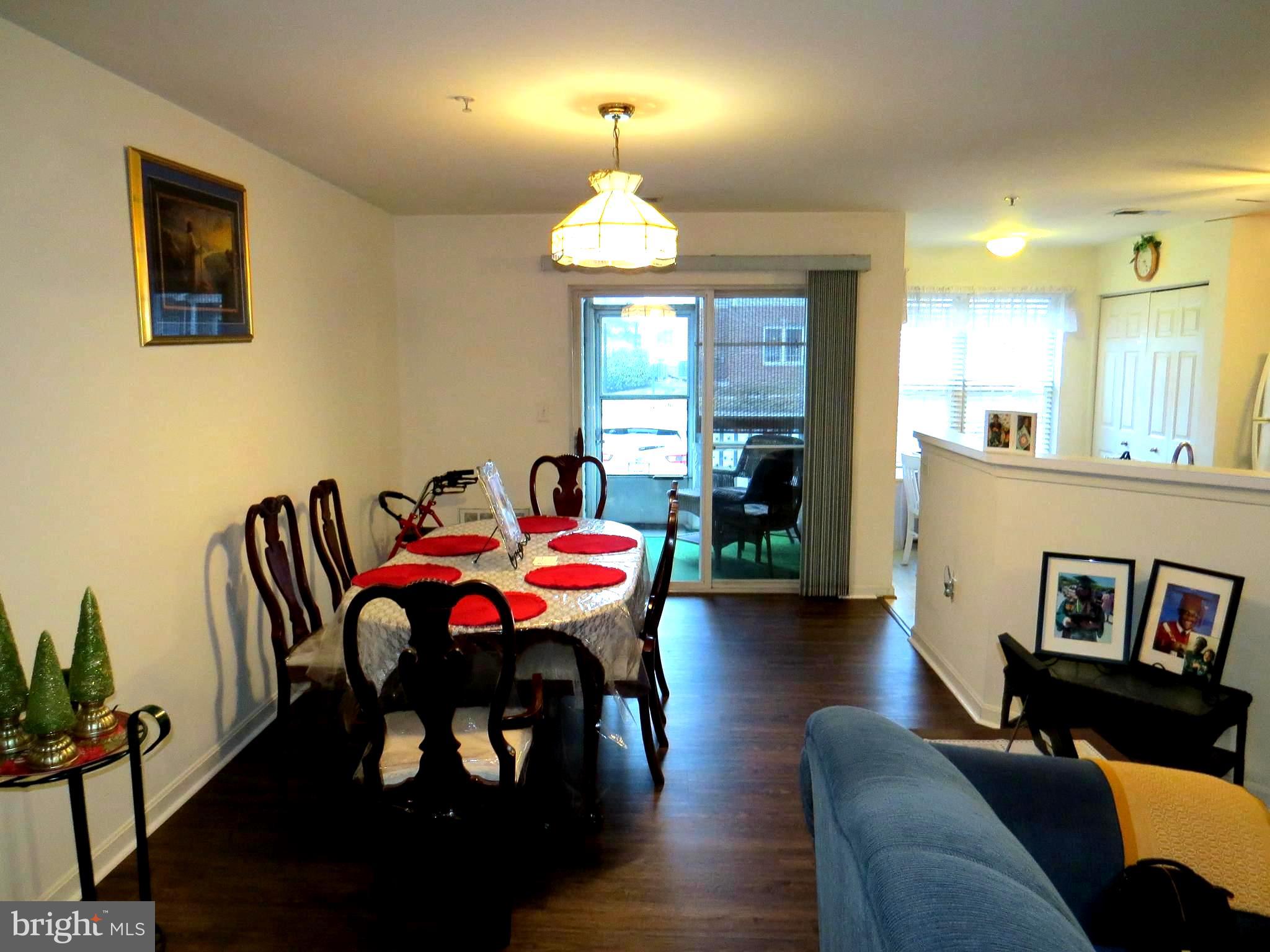 CROMWELL FOUNTAIN - Residential