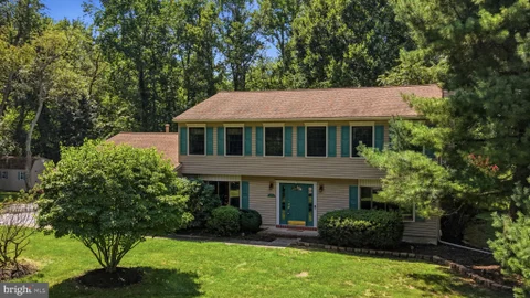 15 Wayne Way, East Windsor, NJ MLS: NJME2082778