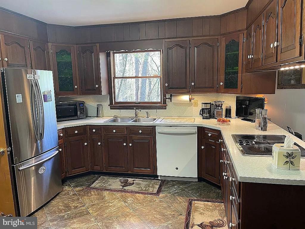 PEYTON PLACE - Residential