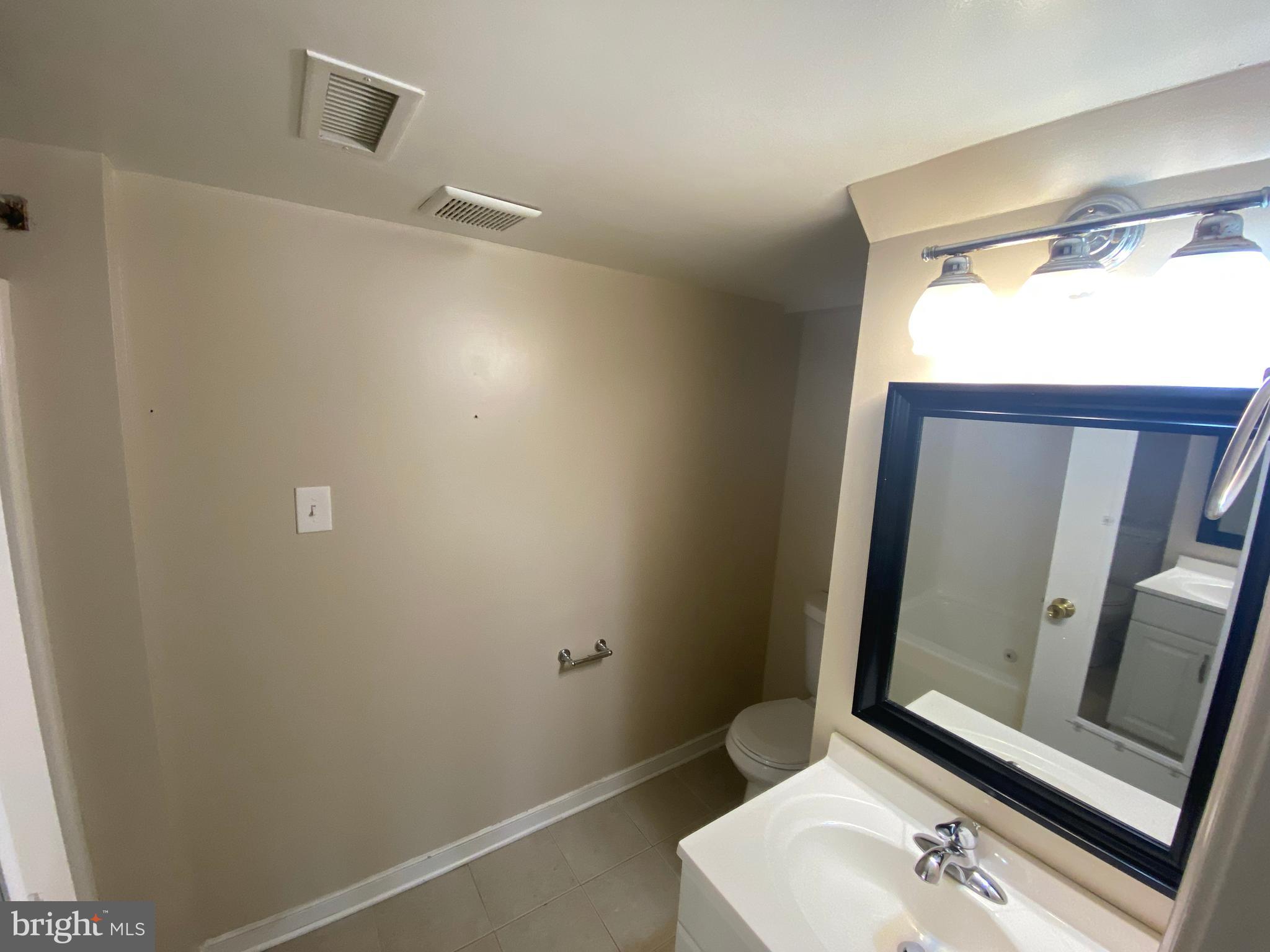 LAKE LAND - Residential Lease