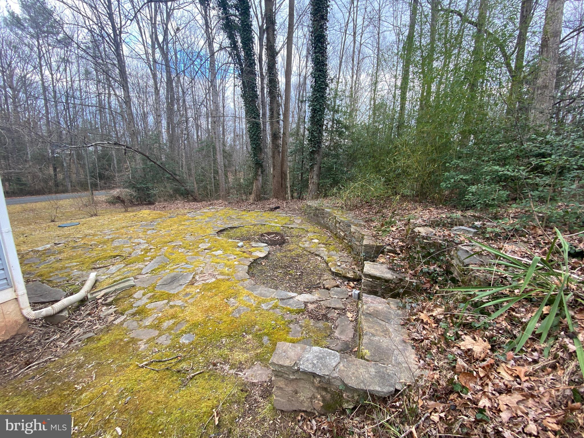 LAKE LAND - Residential Lease