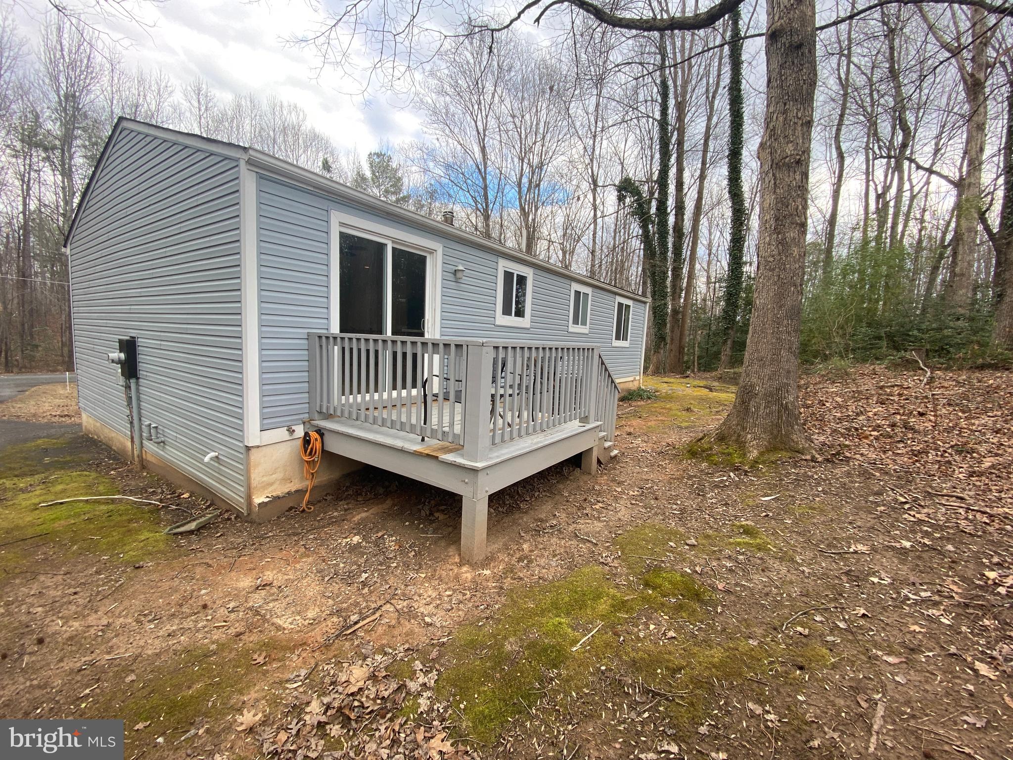 LAKE LAND - Residential Lease