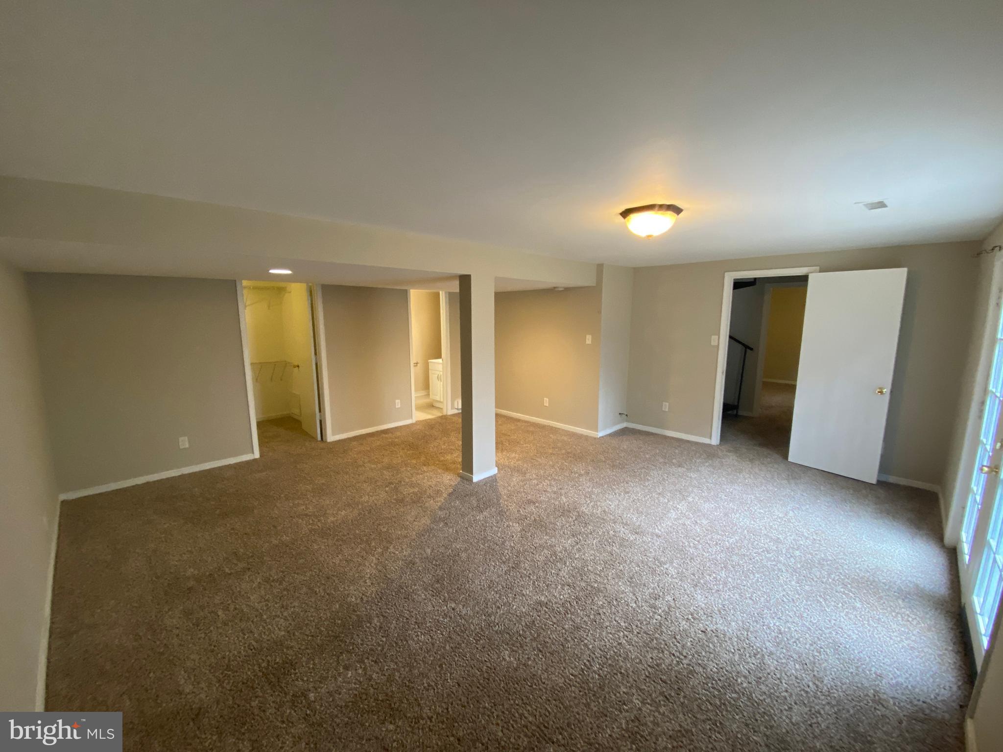 LAKE LAND - Residential Lease