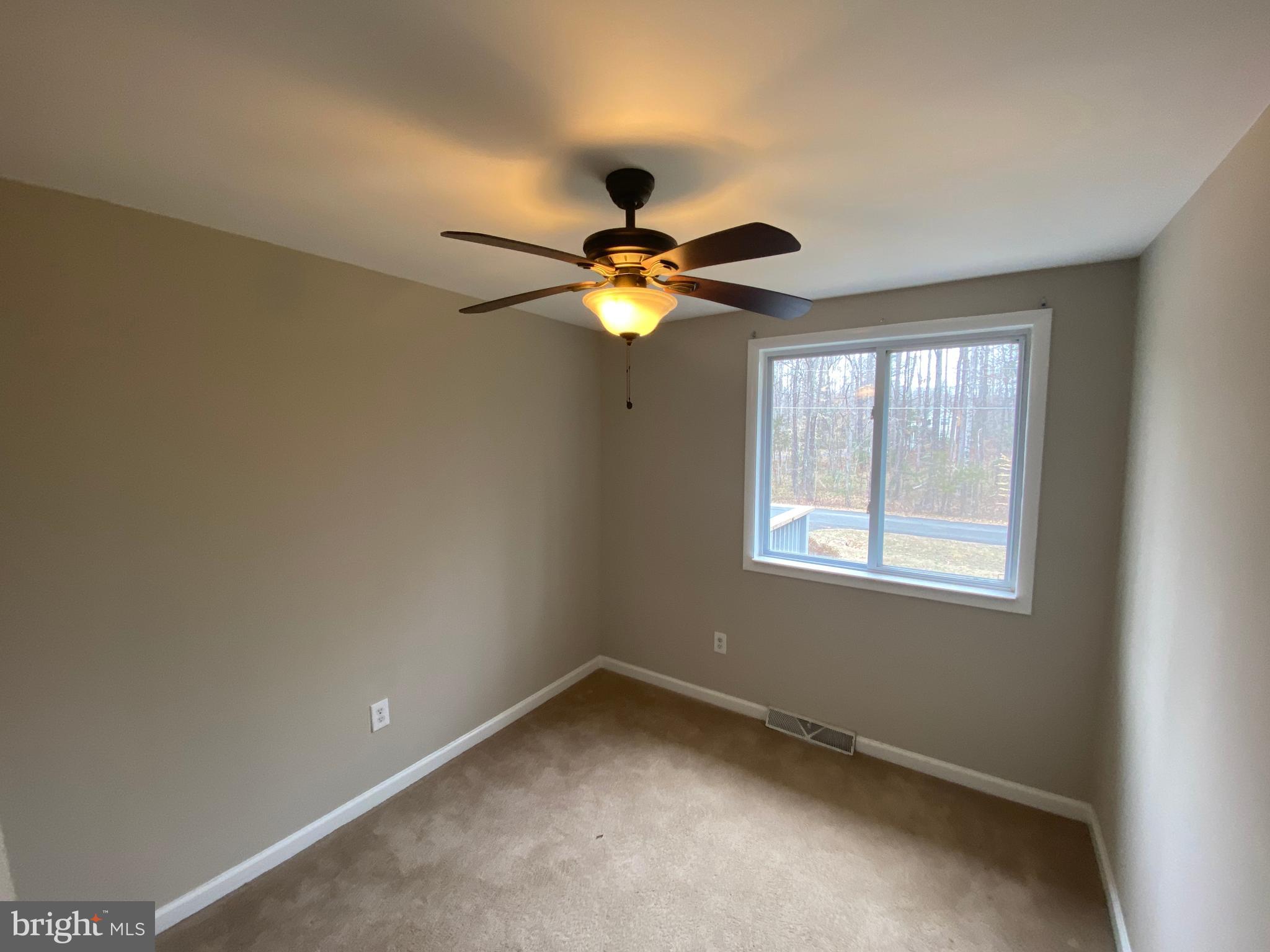 LAKE LAND - Residential Lease