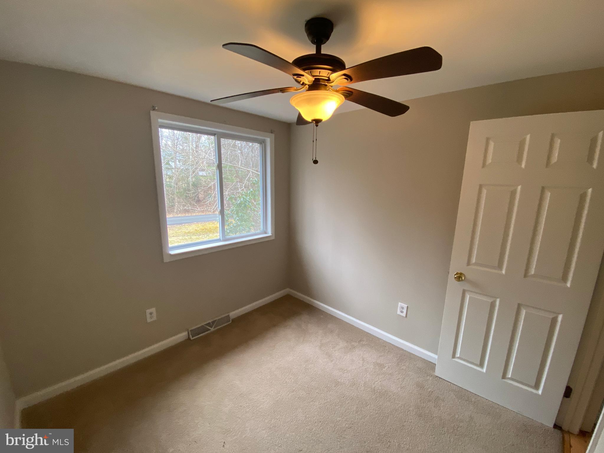 LAKE LAND - Residential Lease